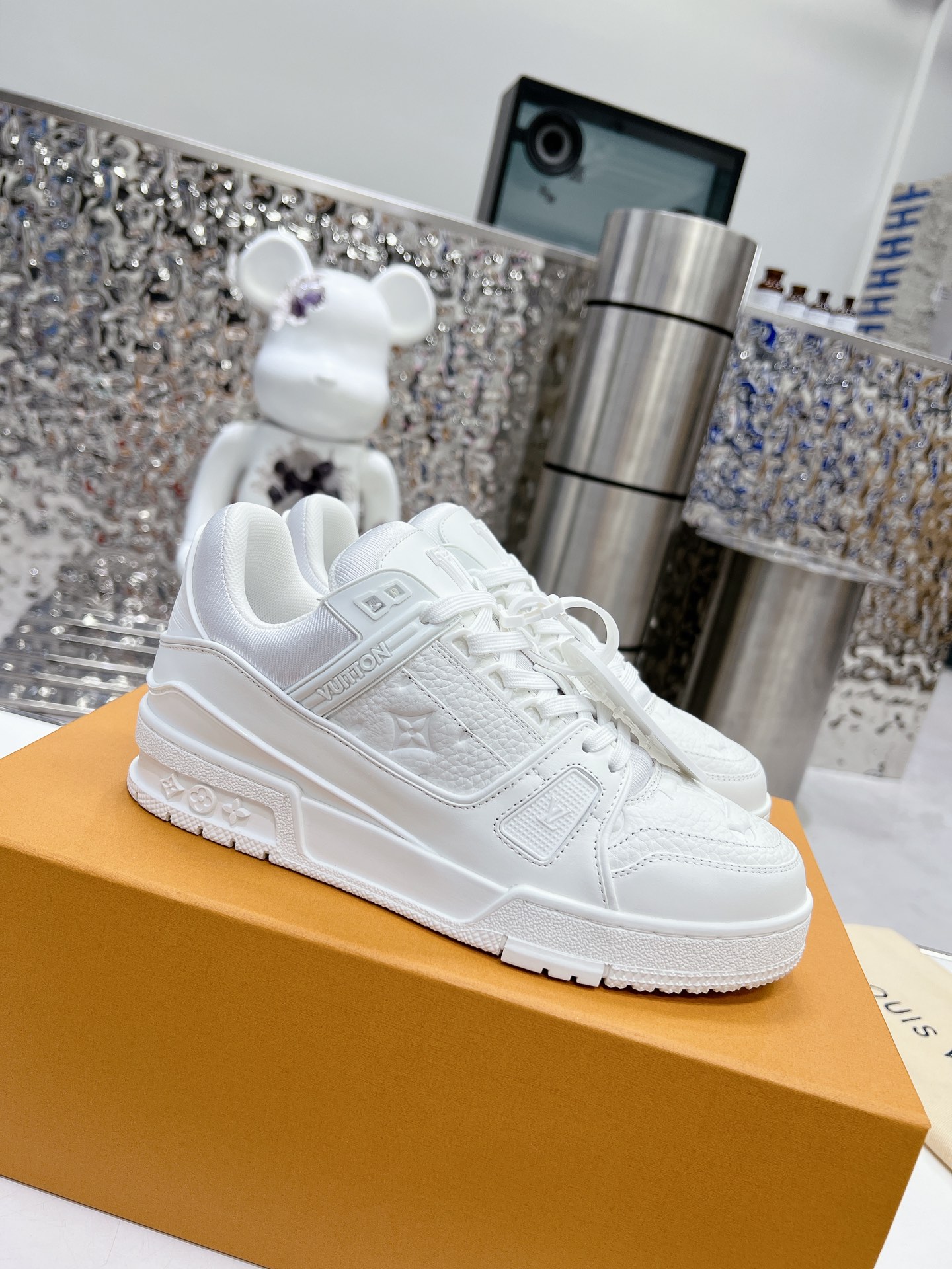 LV shoe