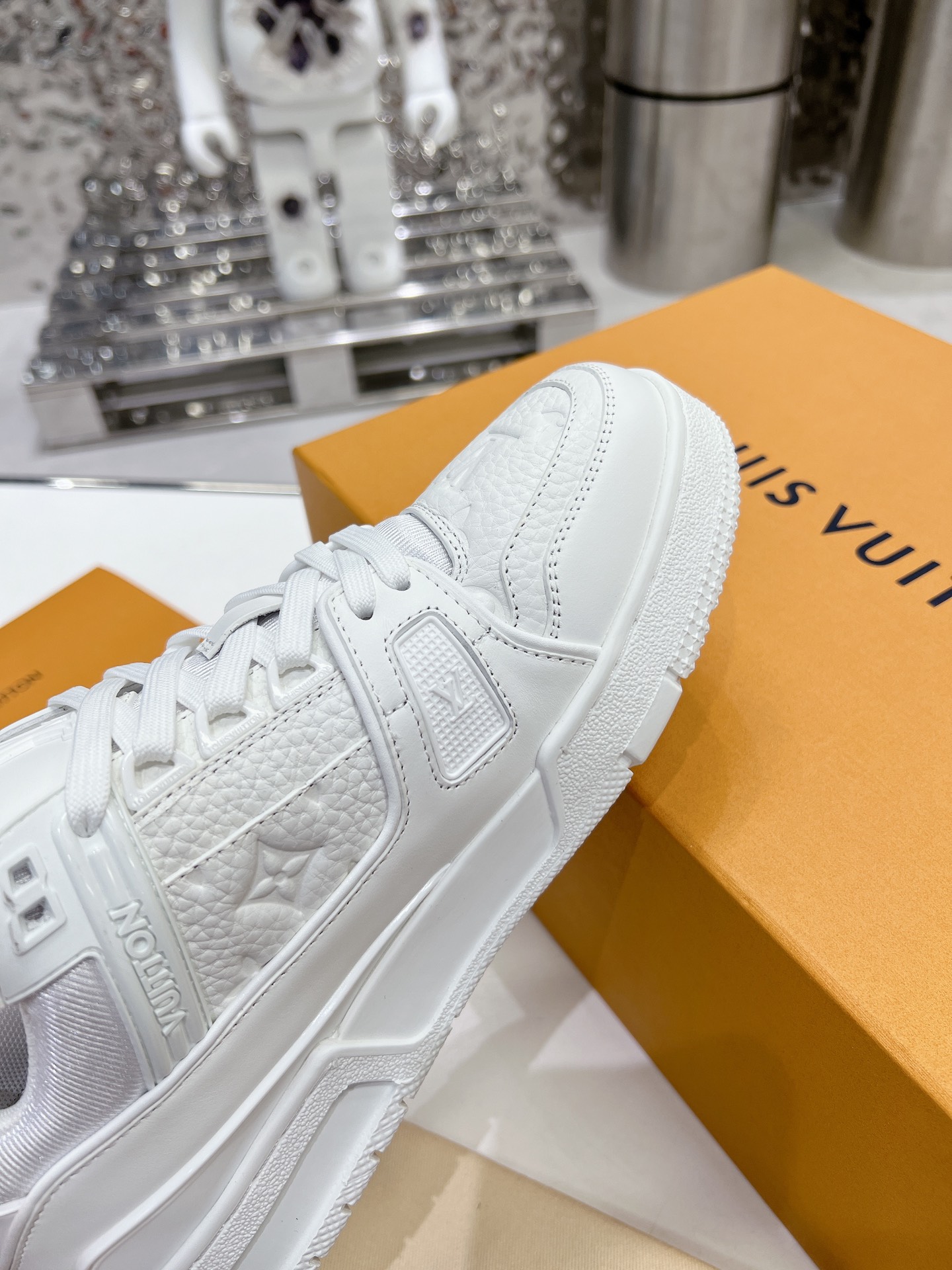 LV shoe