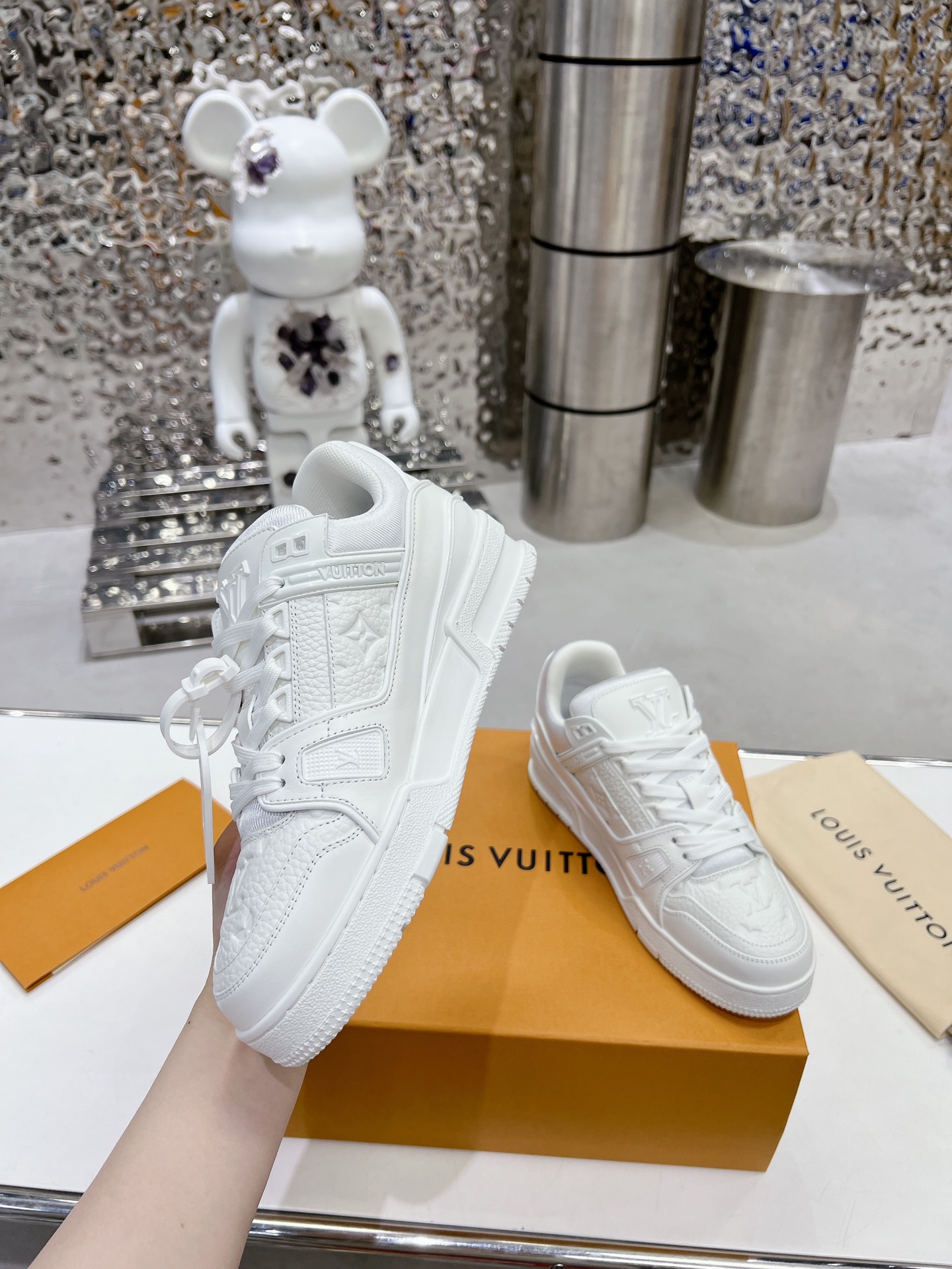 LV shoe