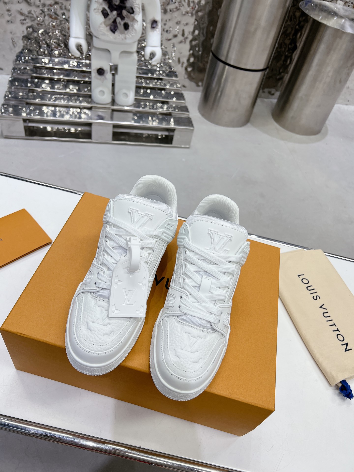 LV shoe