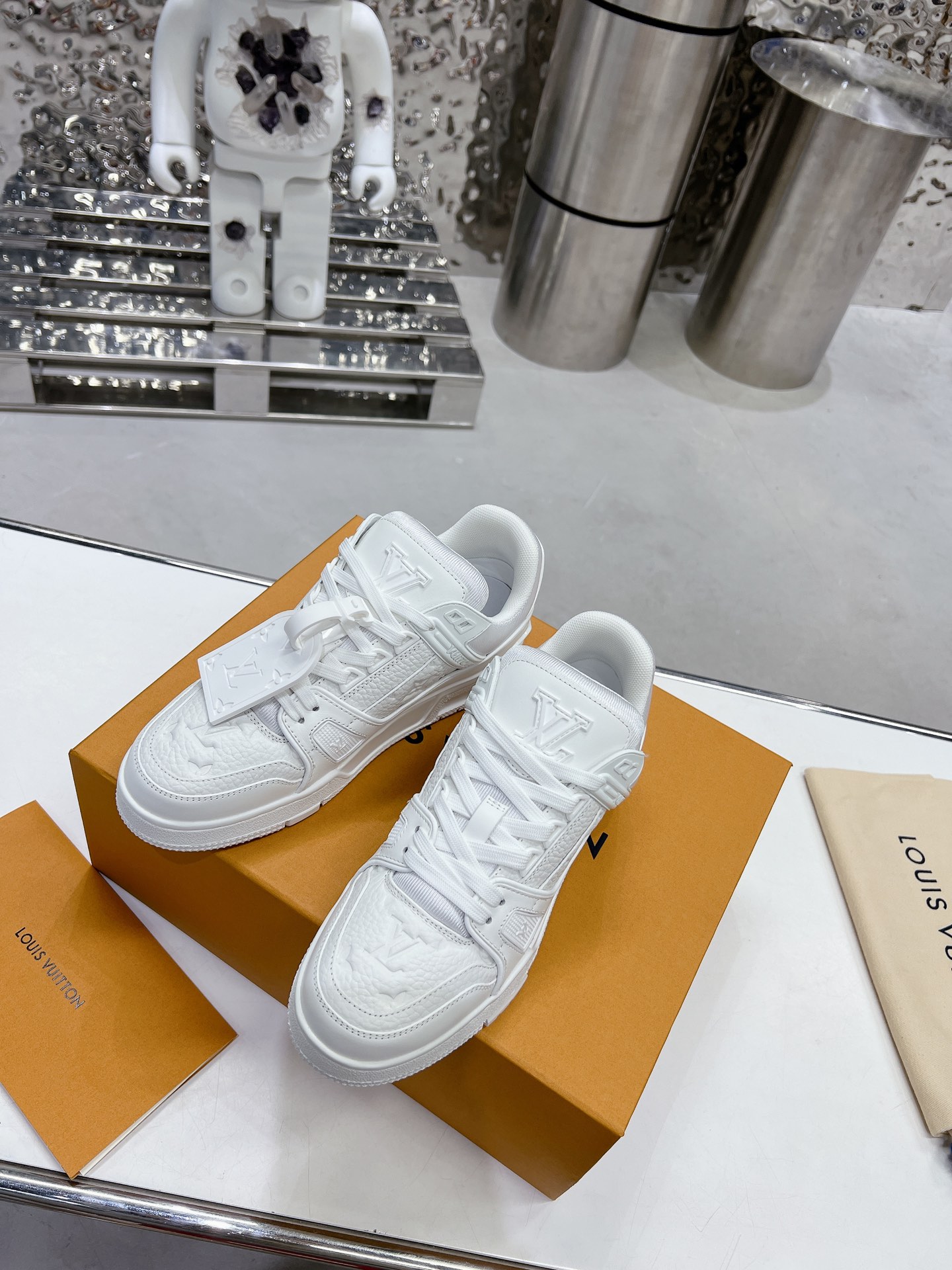 LV shoe