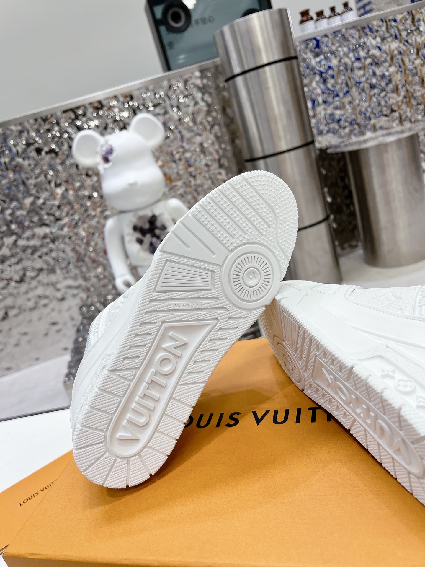 LV shoe