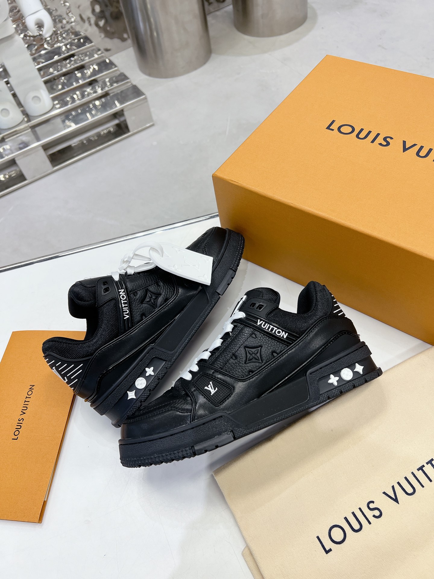 LV shoe