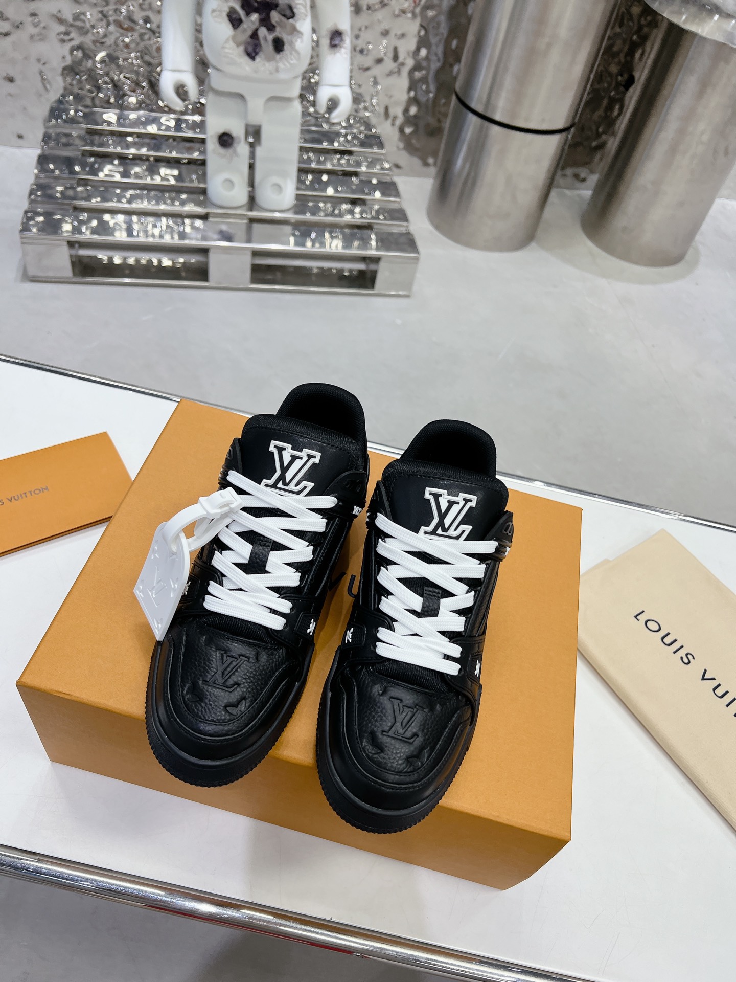 LV shoe
