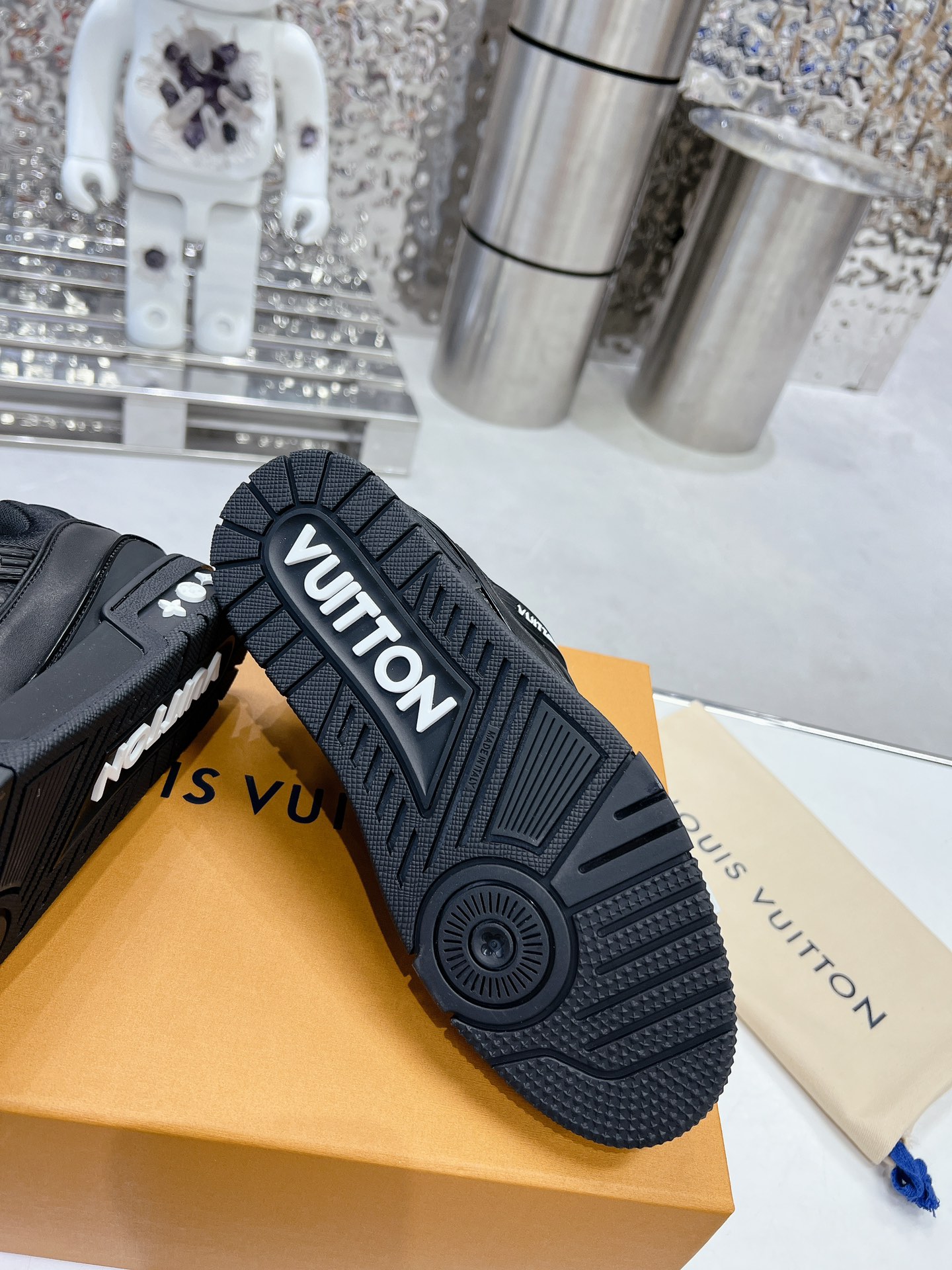 LV shoe