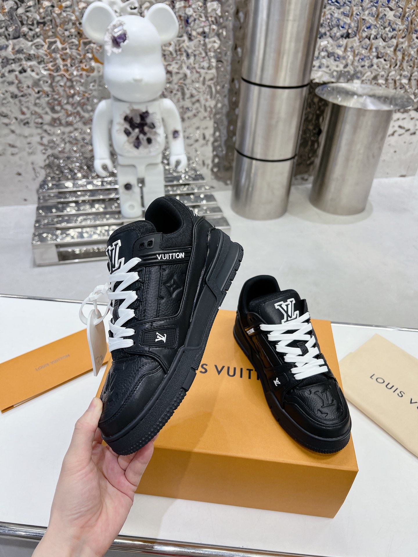 LV shoe