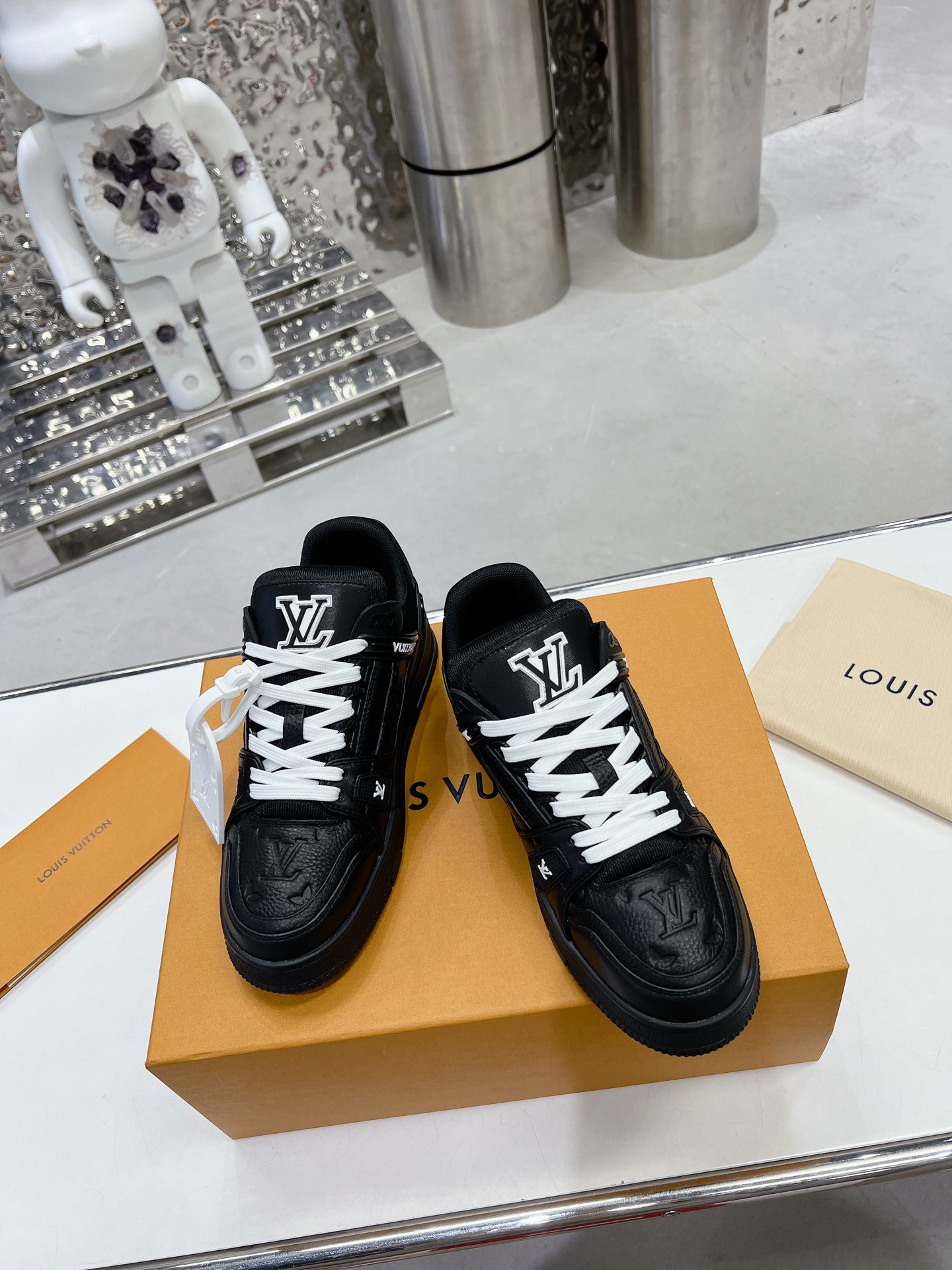 LV shoe