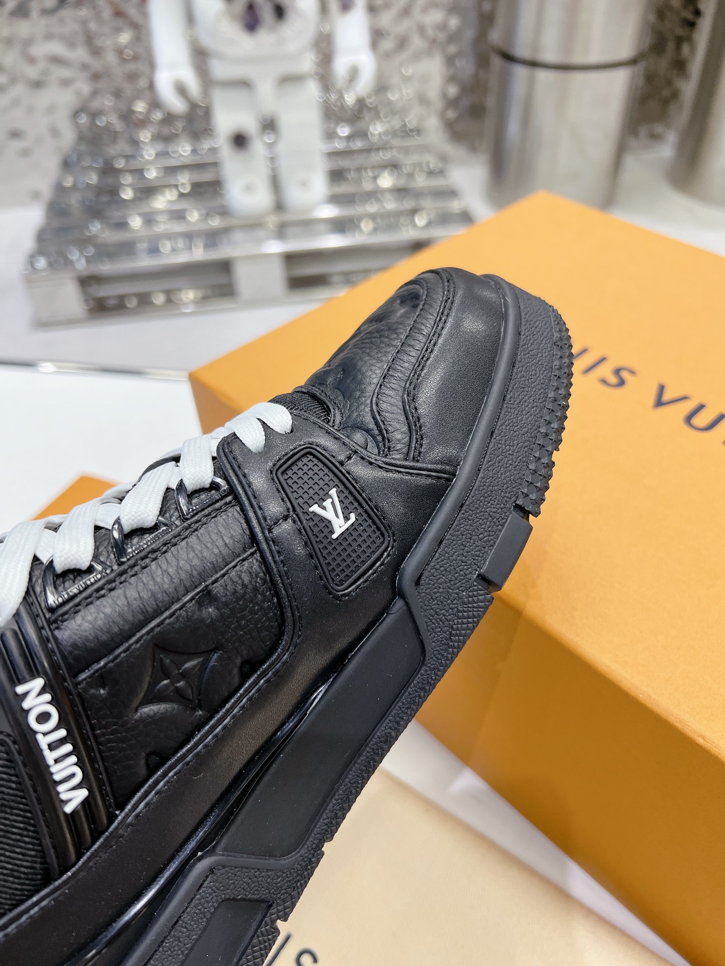 LV shoe