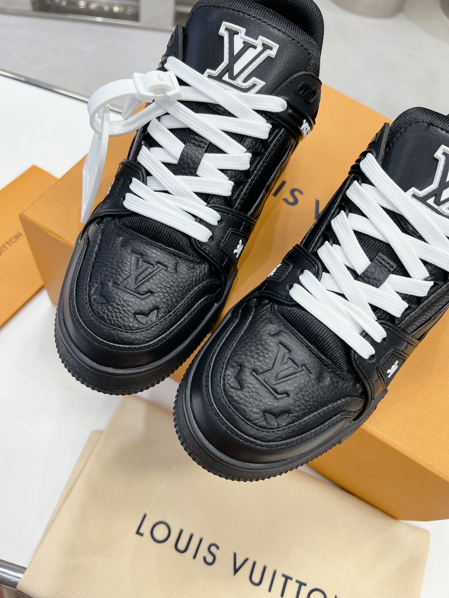 LV shoe