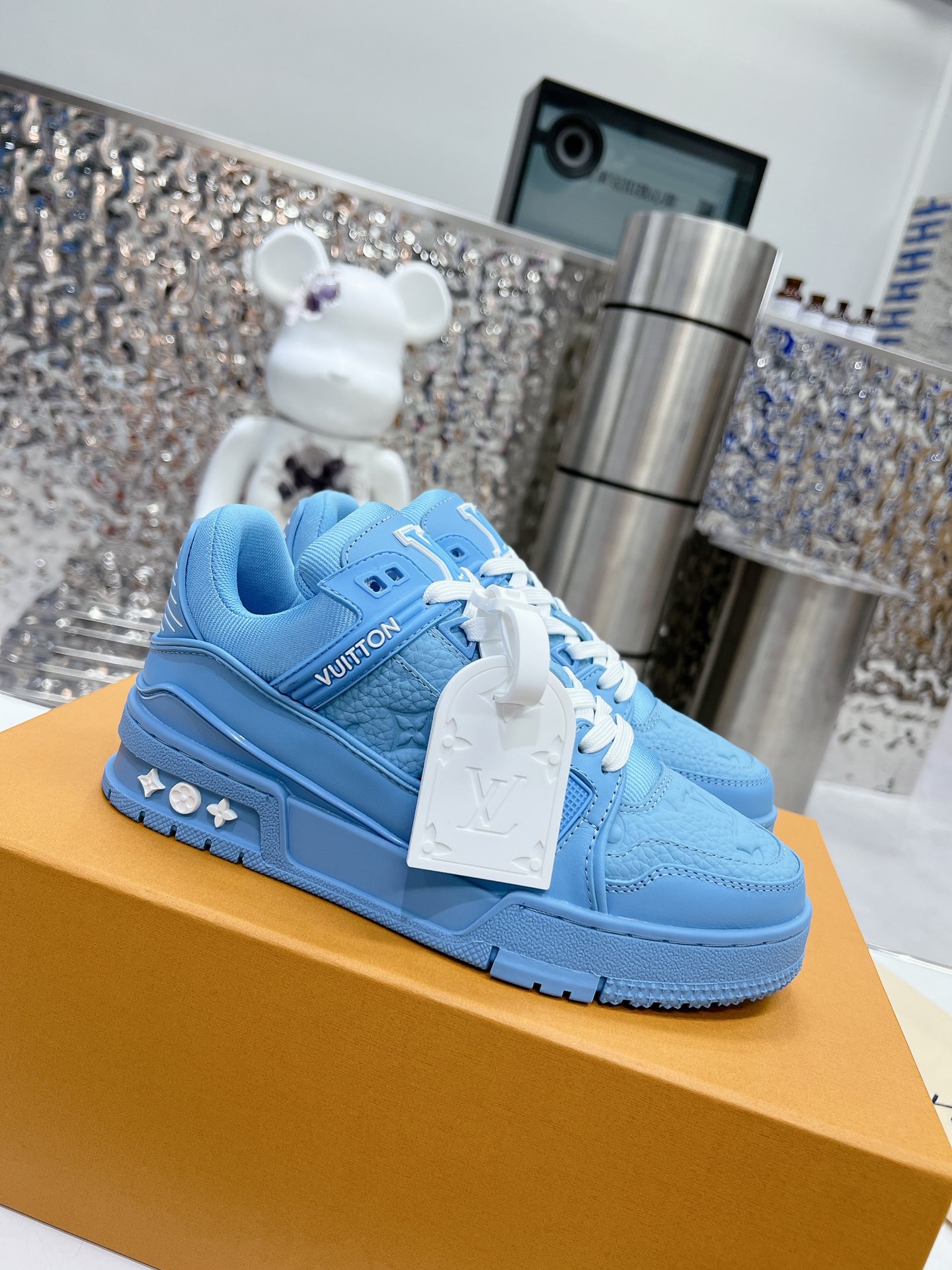 LV shoe