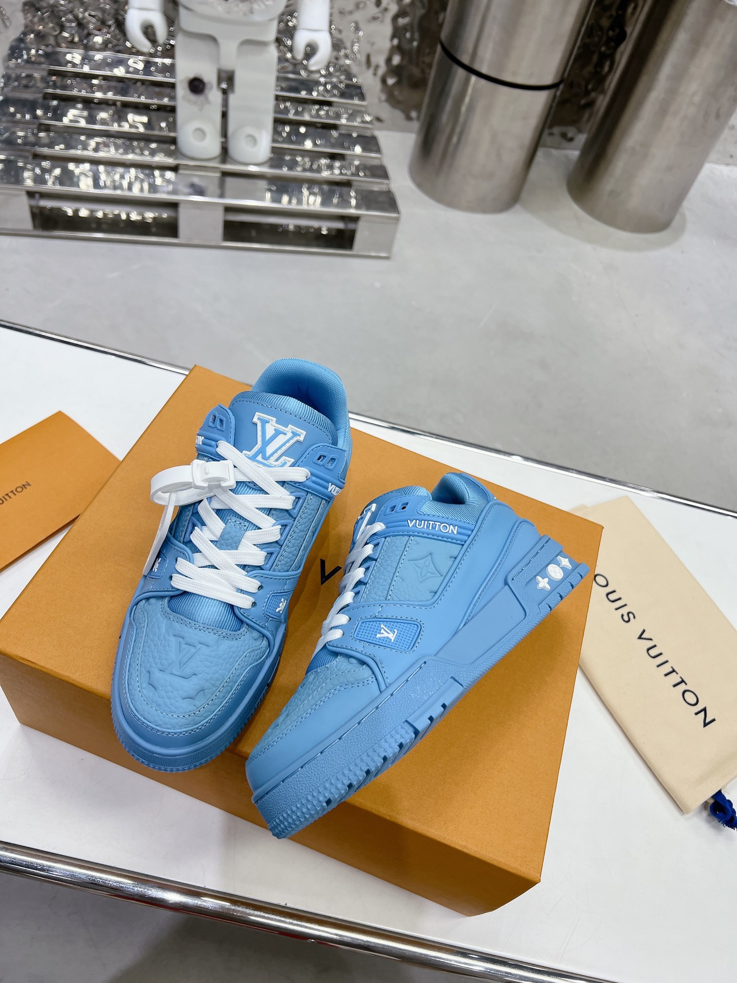 LV shoe