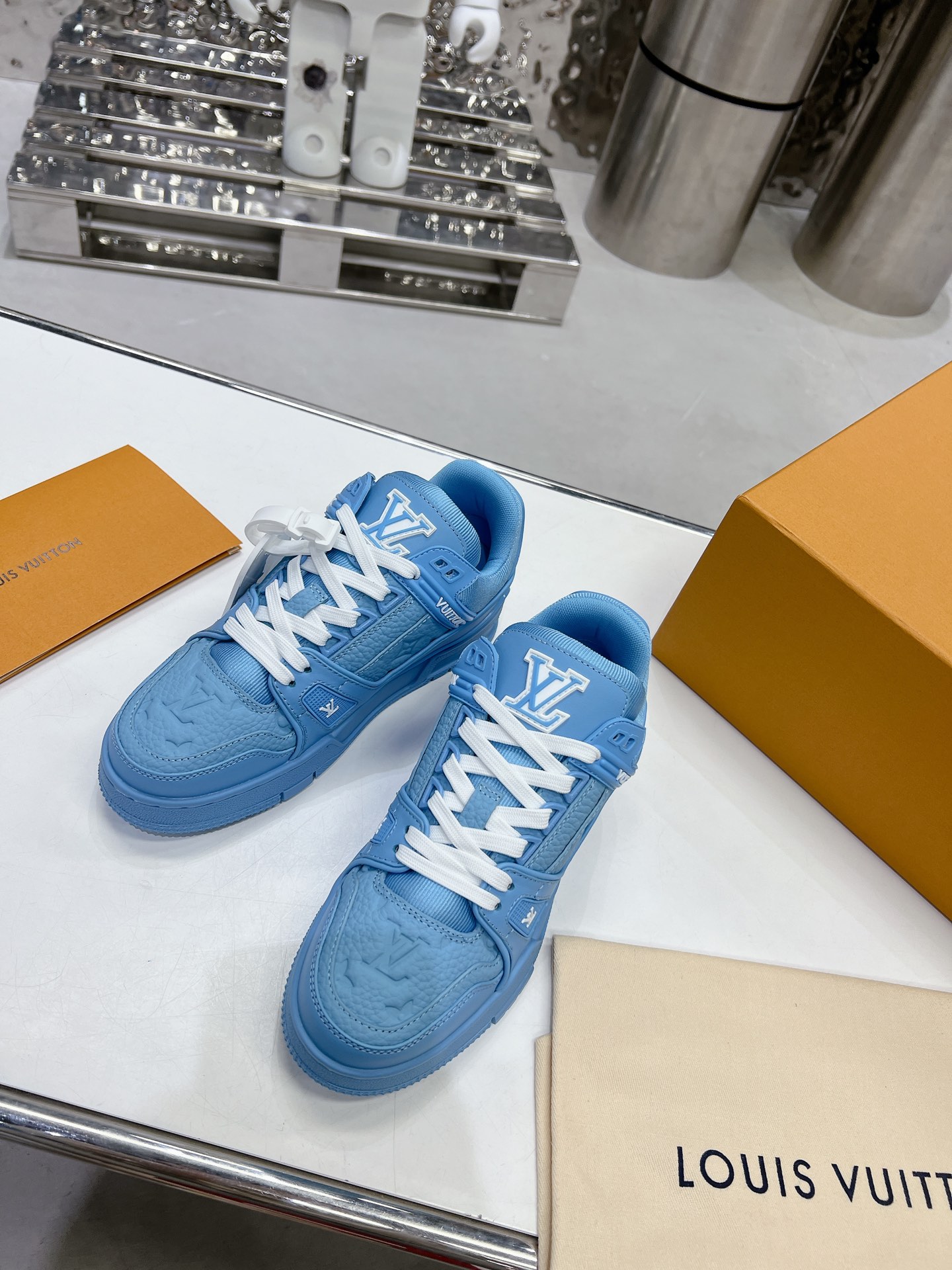 LV shoe