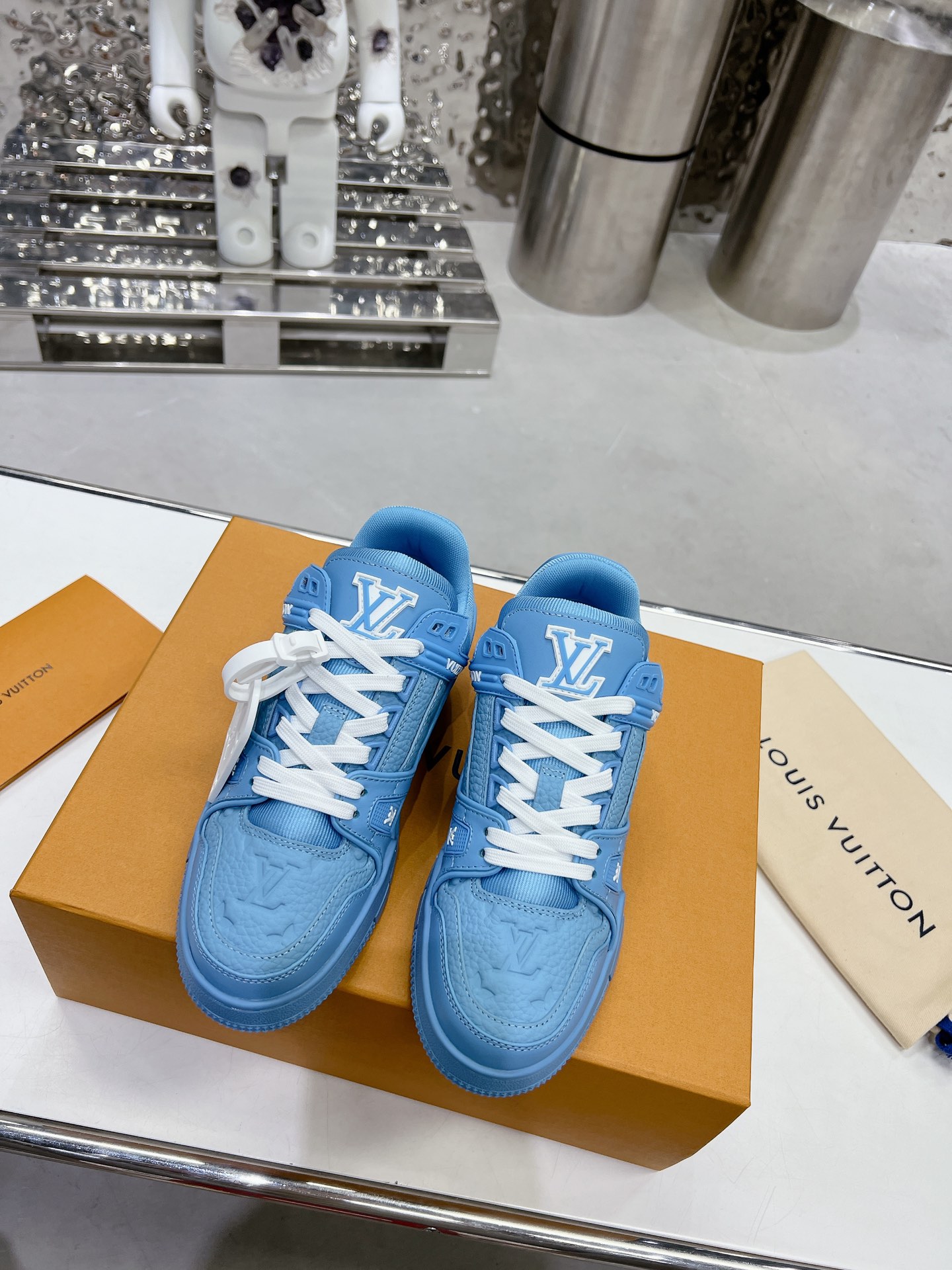 LV shoe