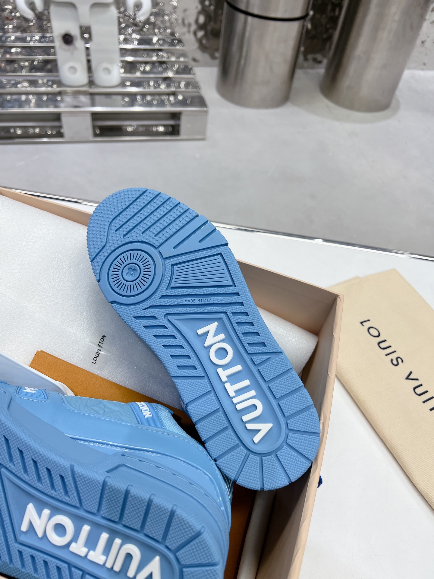 LV shoe