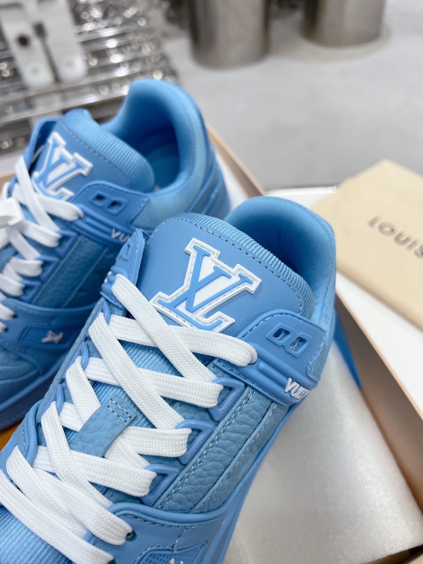 LV shoe