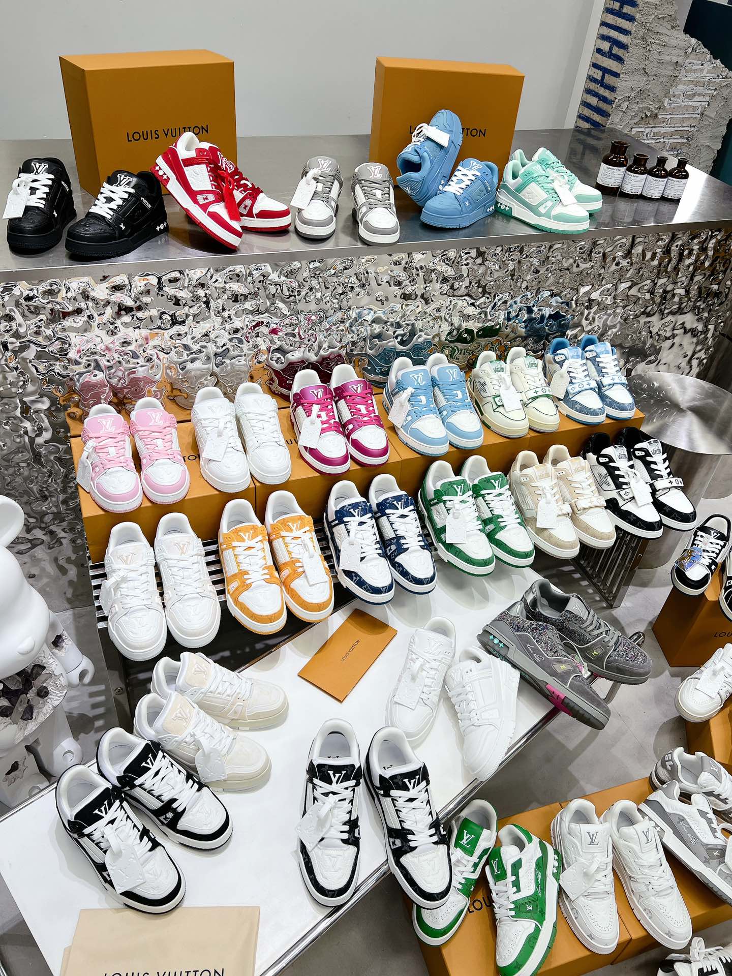 LV shoe