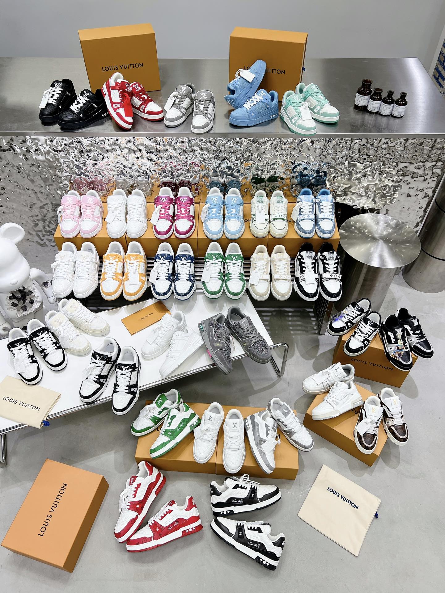 LV shoe