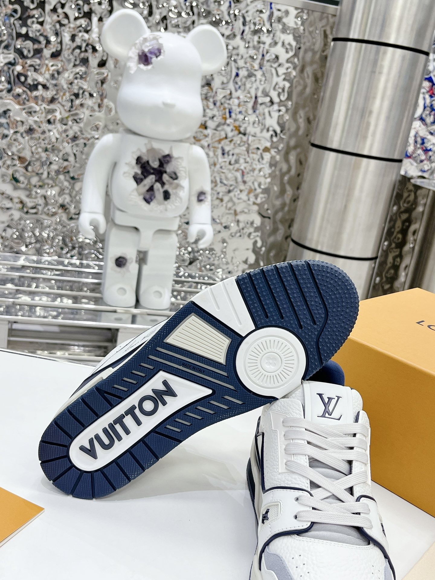 LV shoe