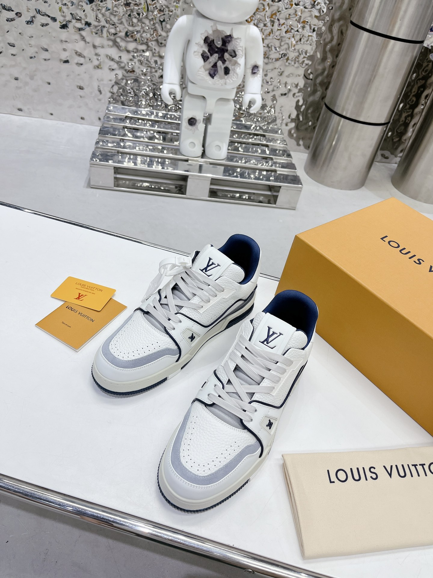 LV shoe