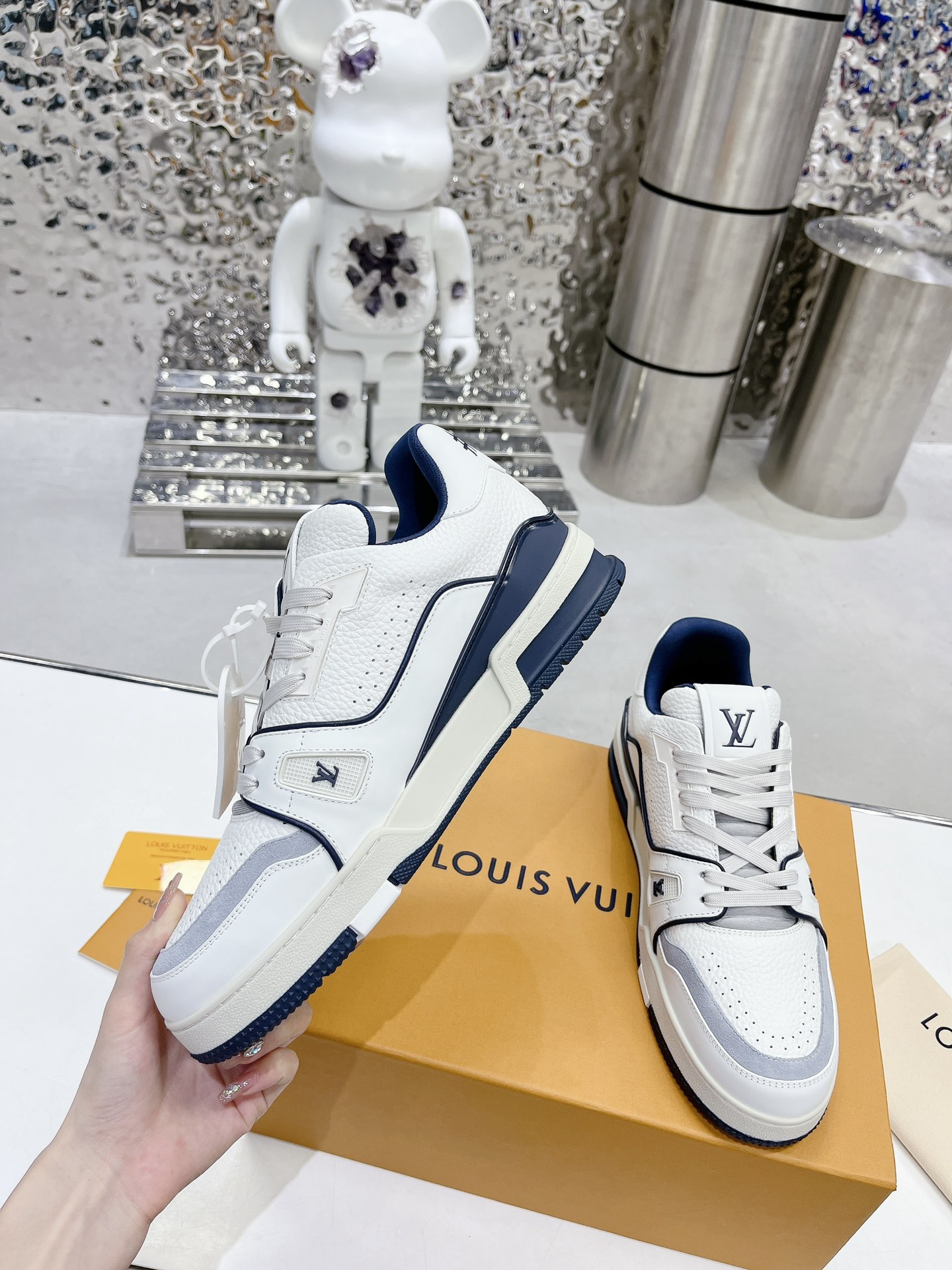 LV shoe