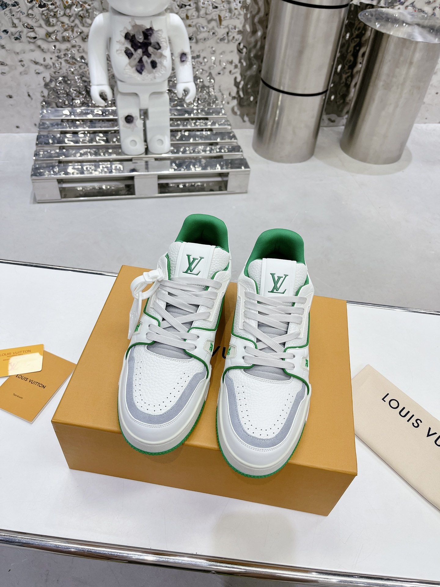 LV shoe