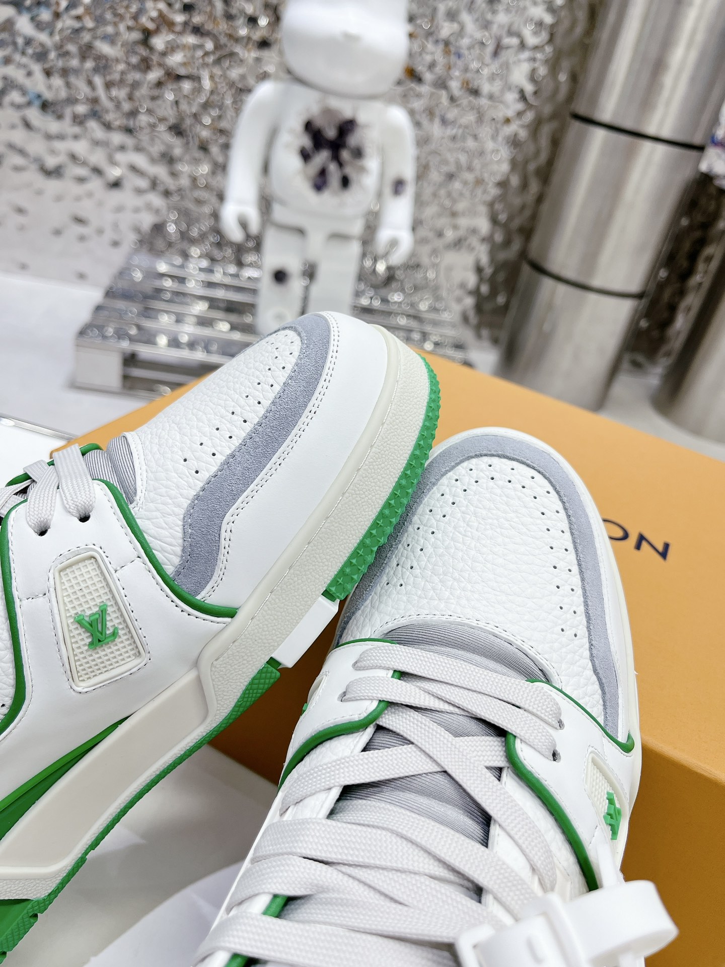 LV shoe