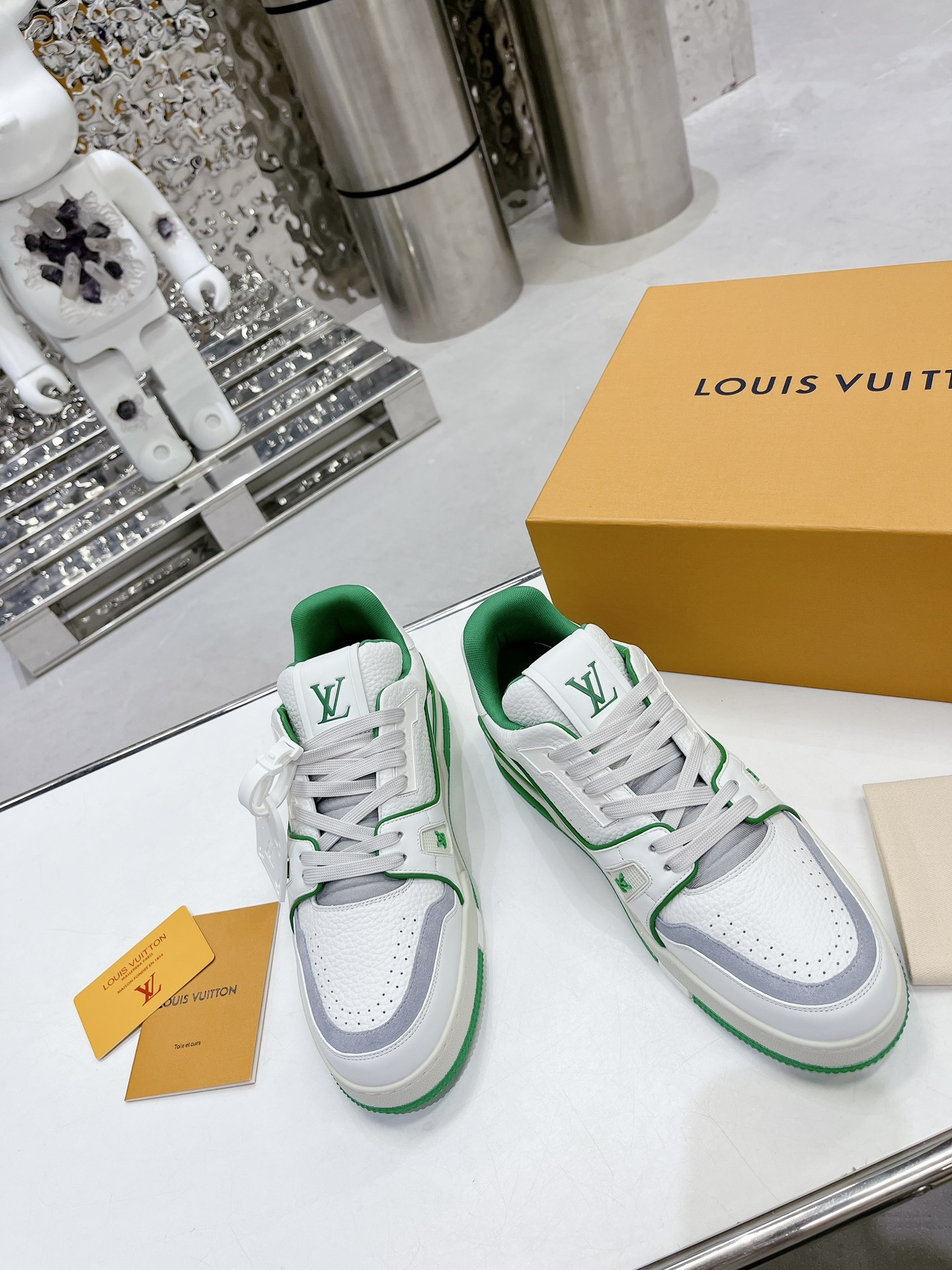 LV shoe