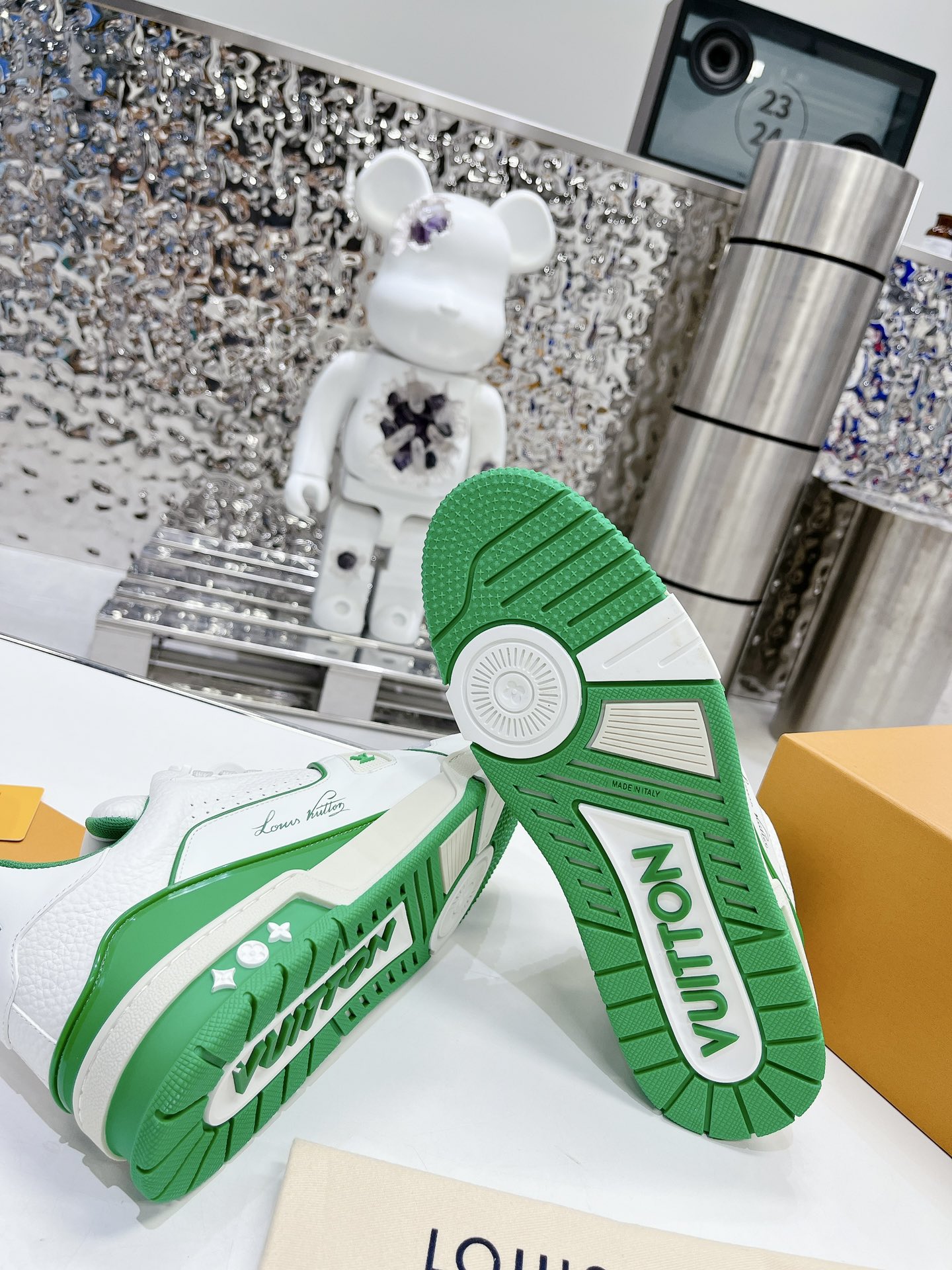 LV shoe