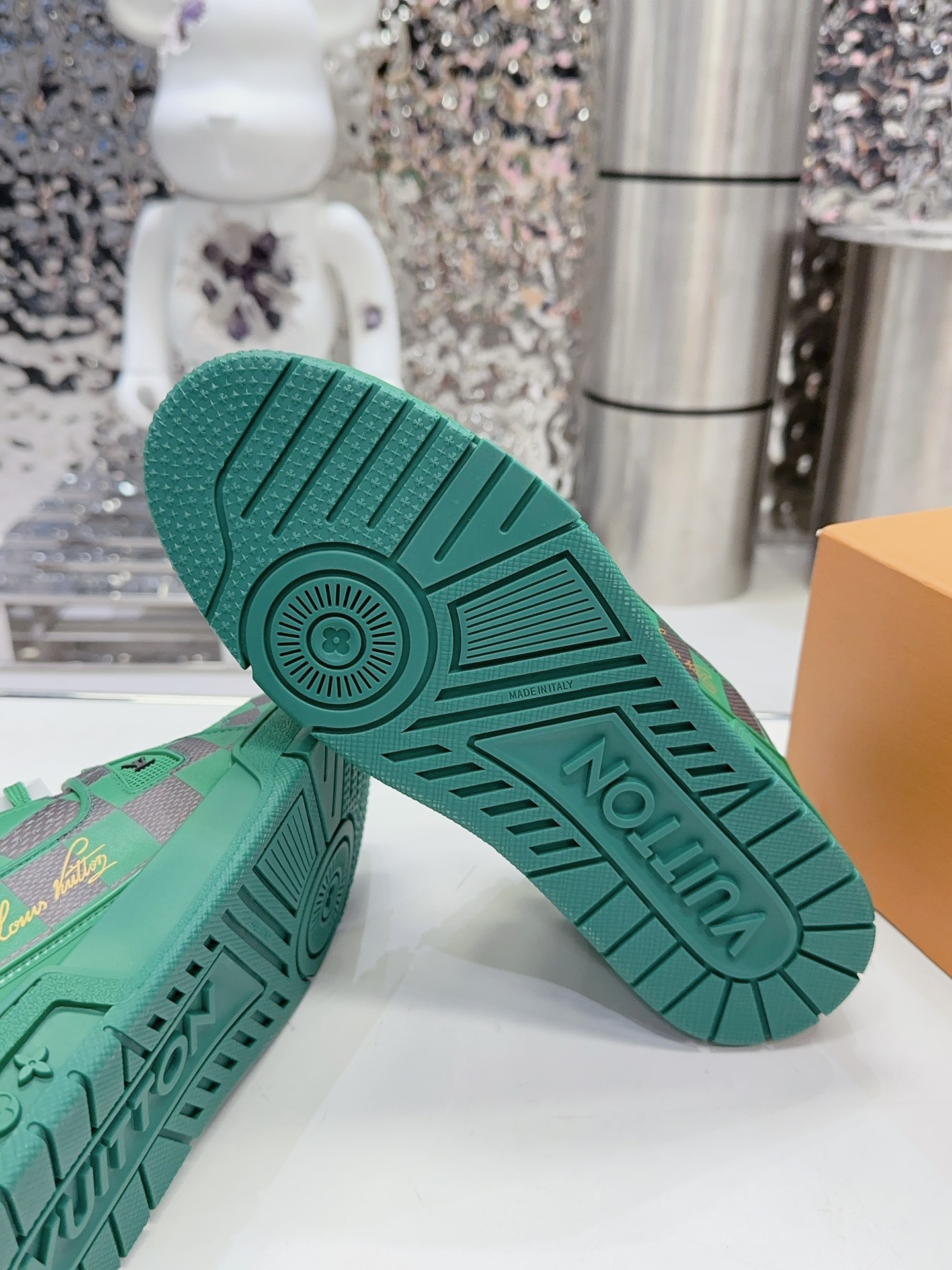 LV shoe