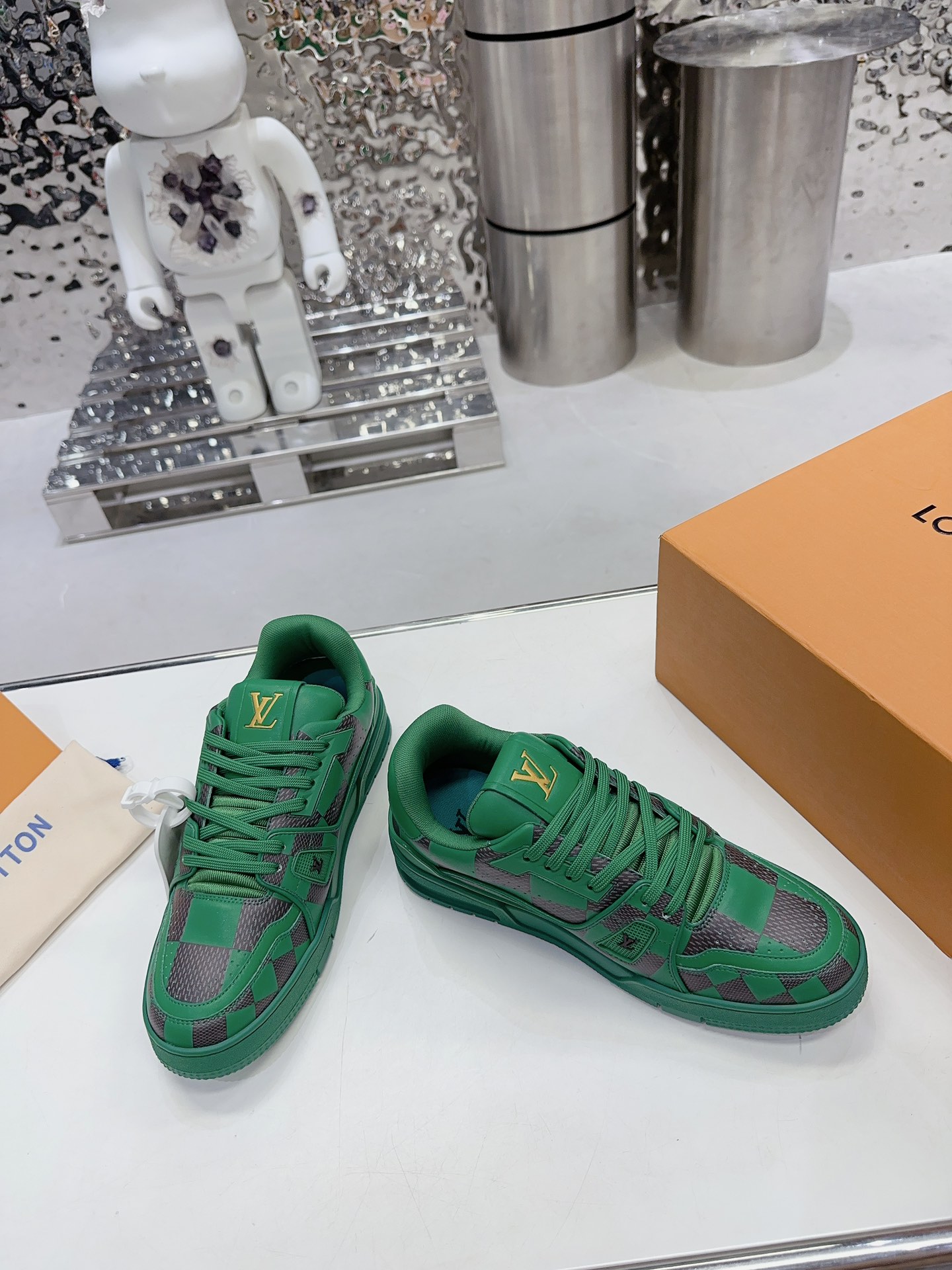 LV shoe