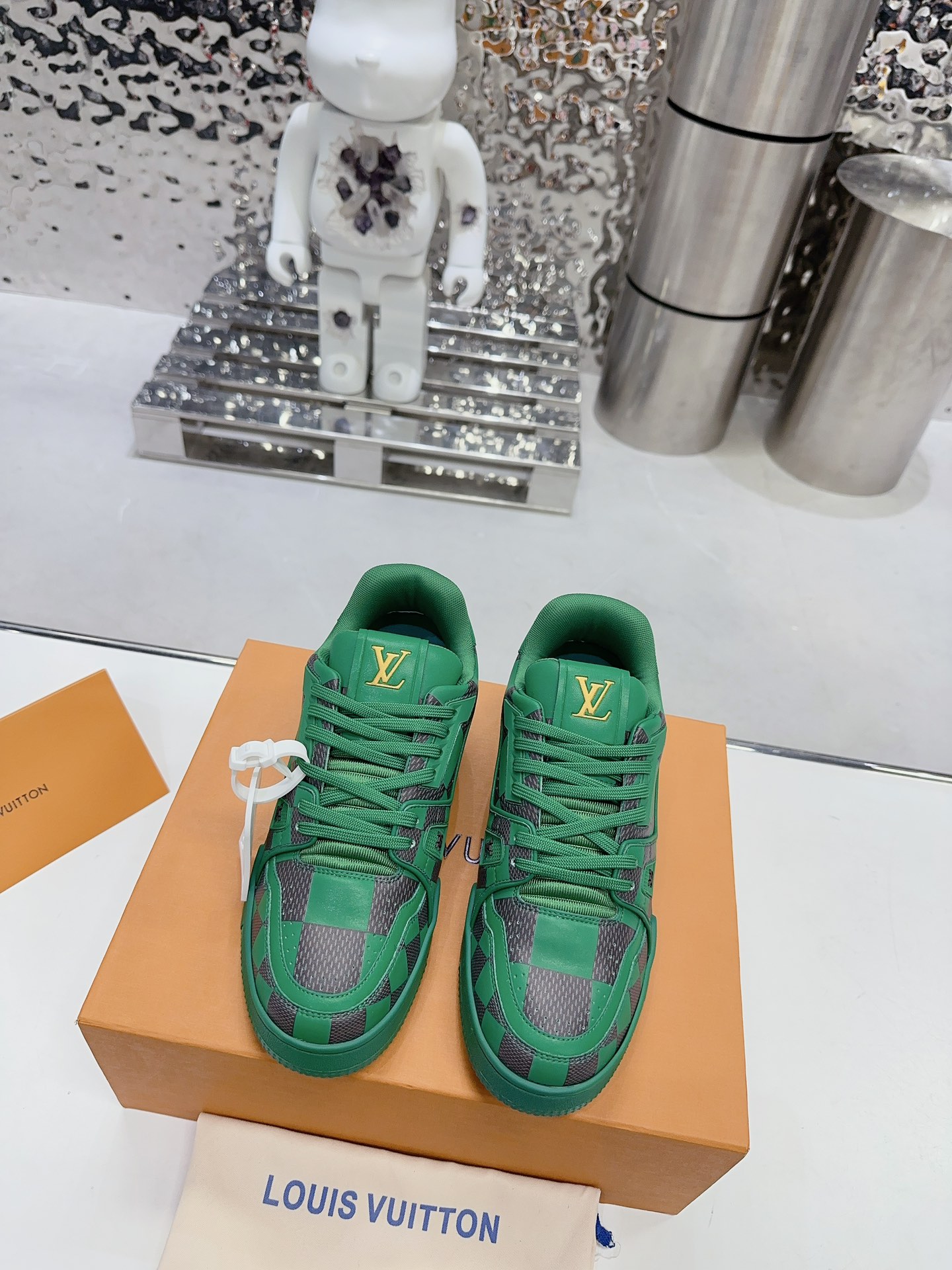 LV shoe