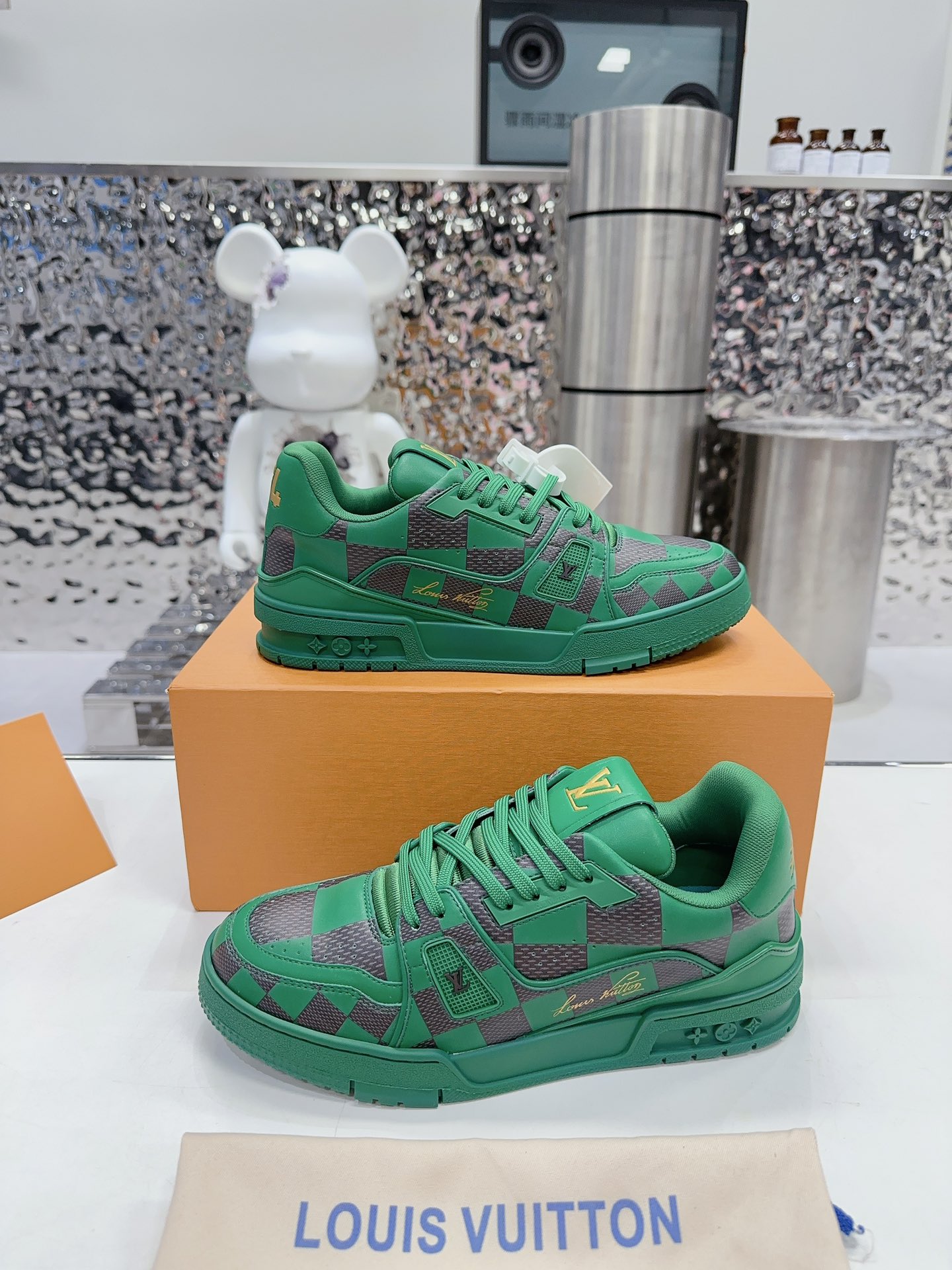 LV shoe