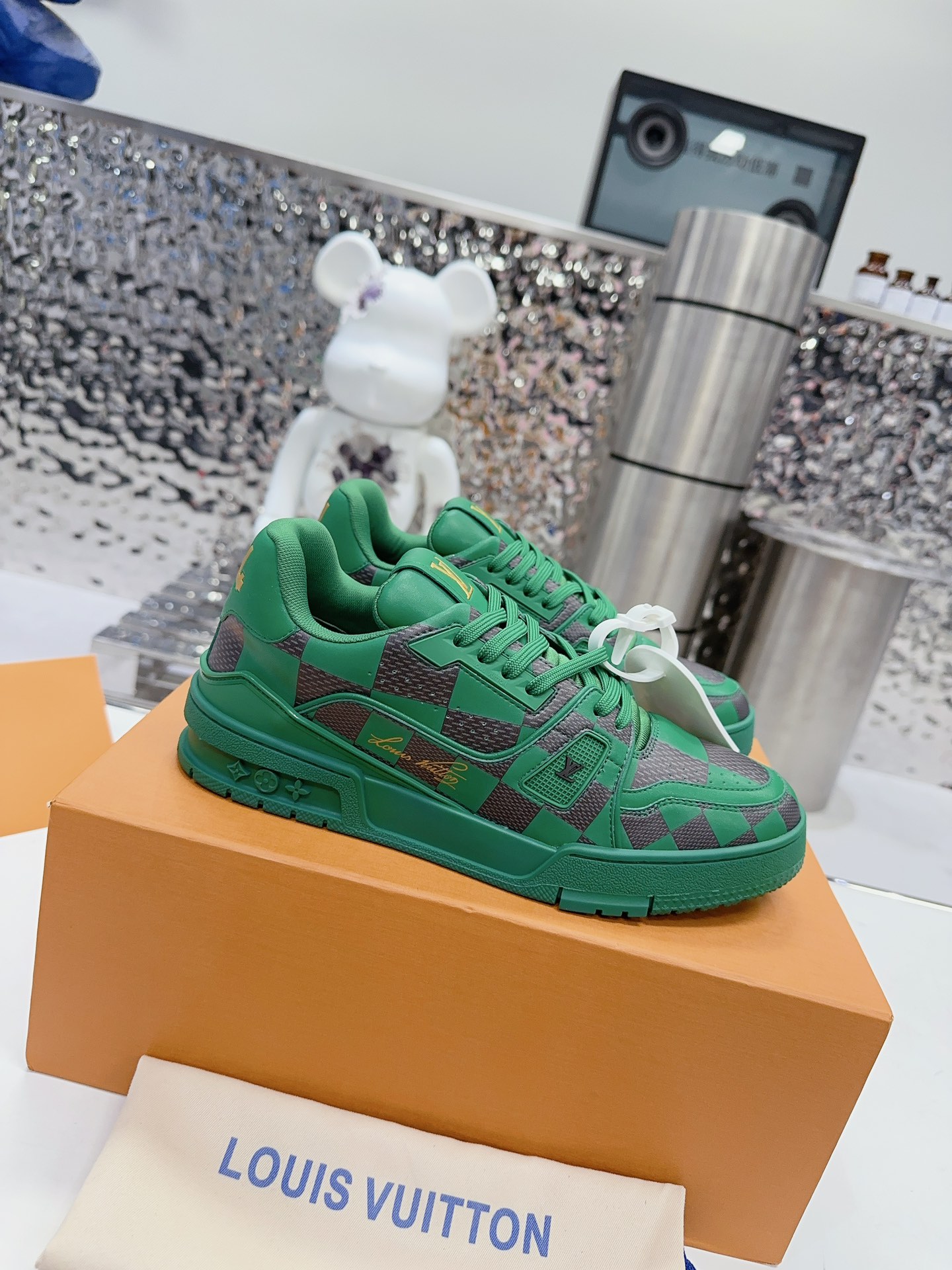 LV shoe