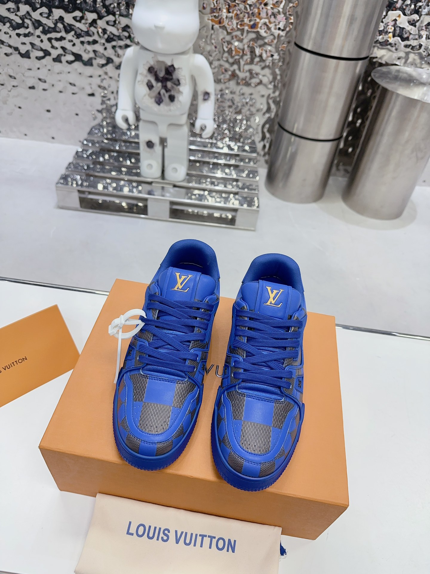 LV shoe