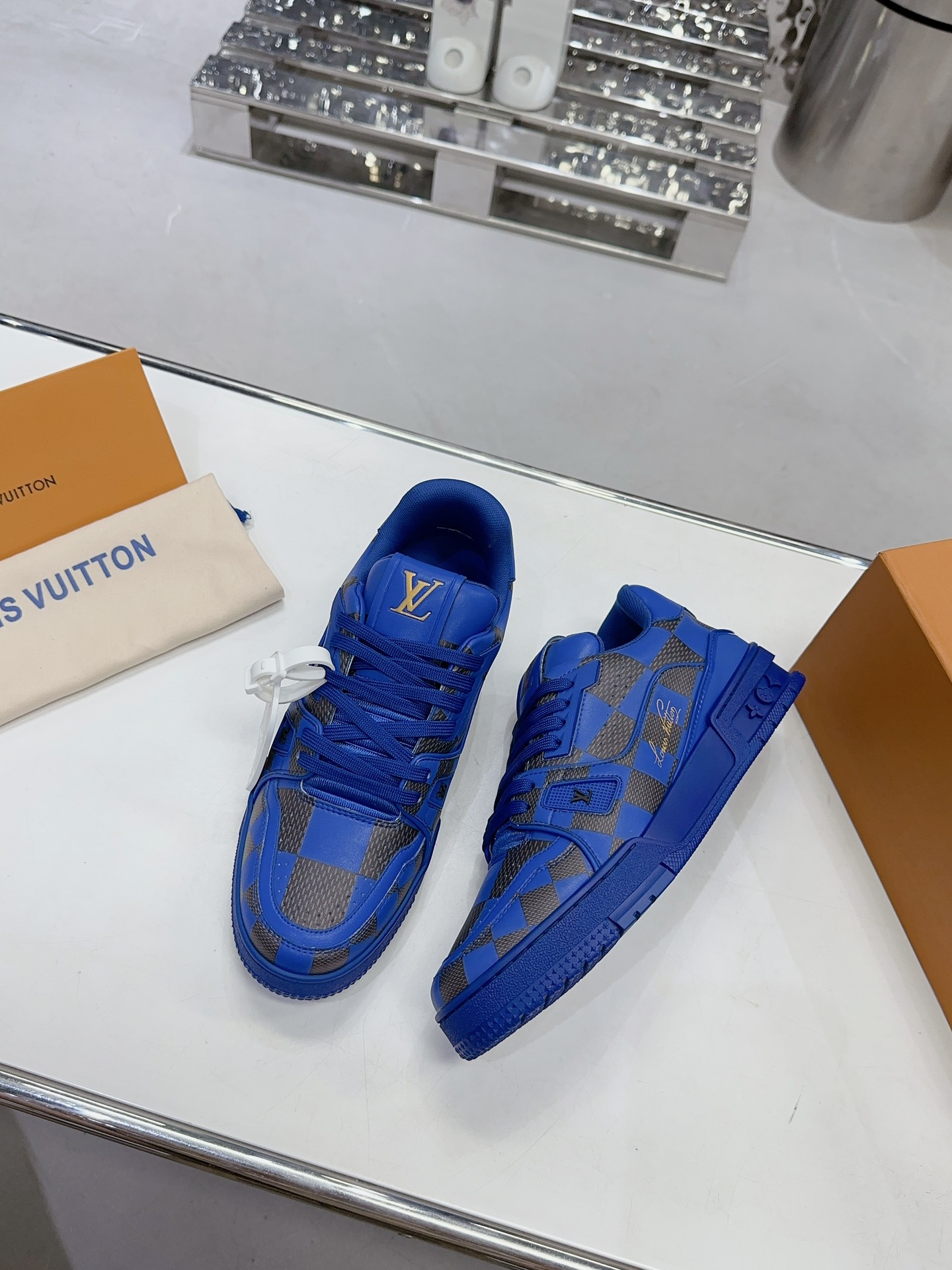 LV shoe