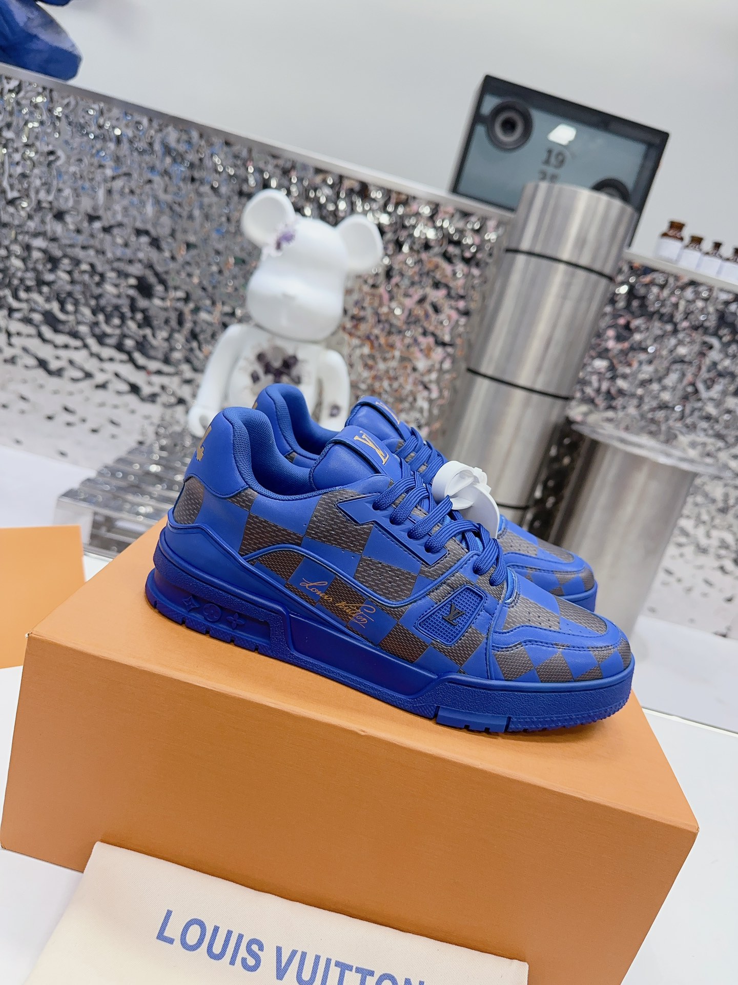 LV shoe