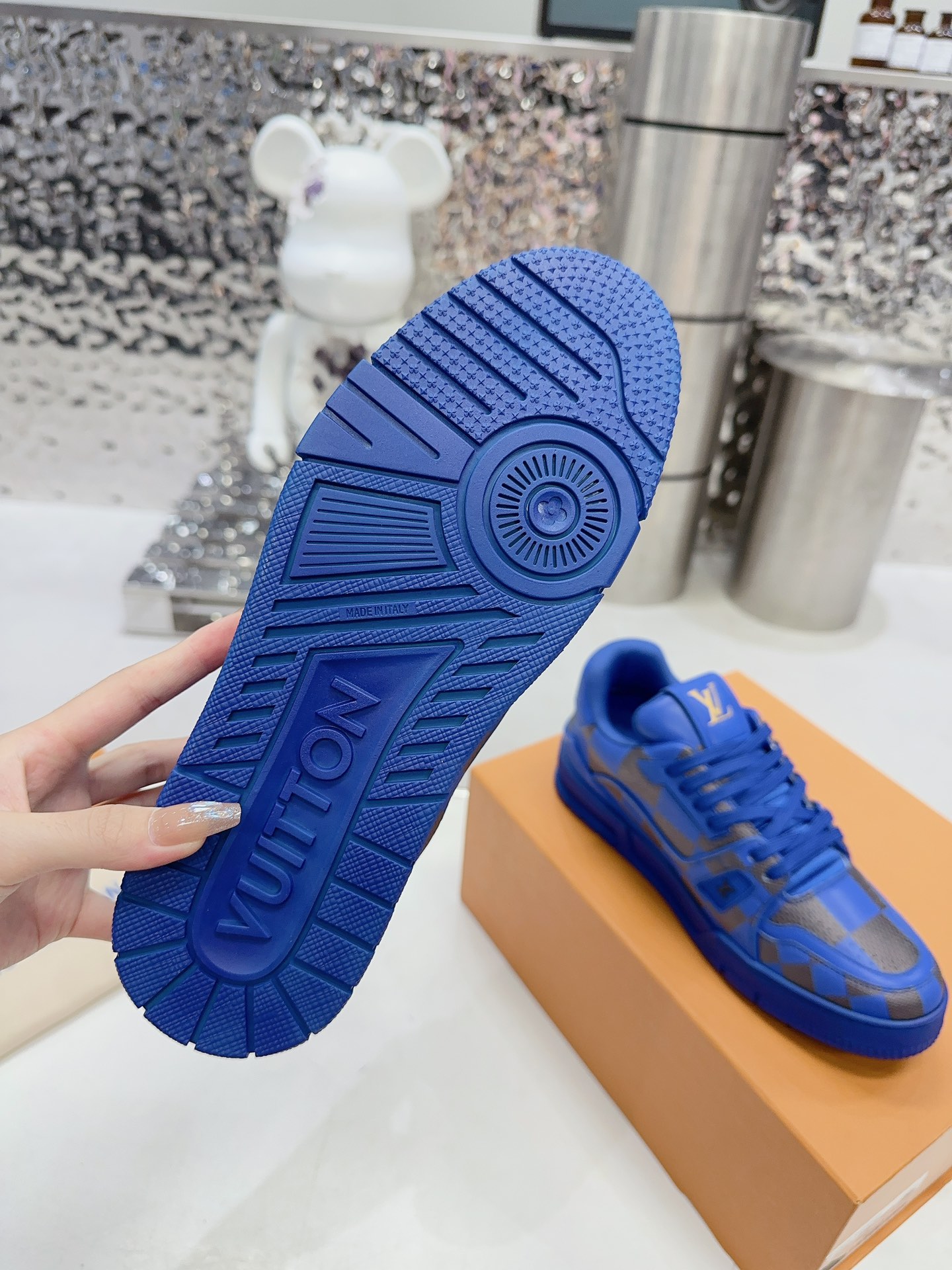 LV shoe