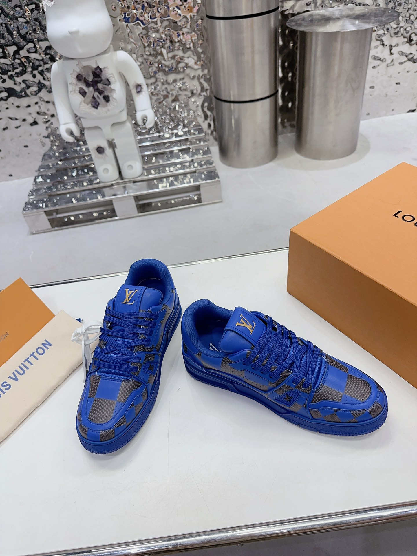 LV shoe