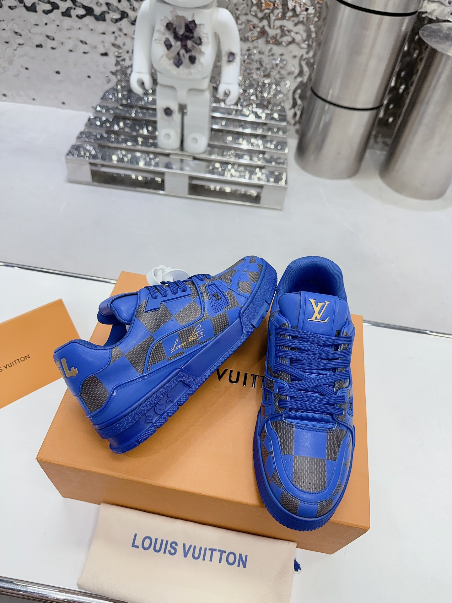 LV shoe