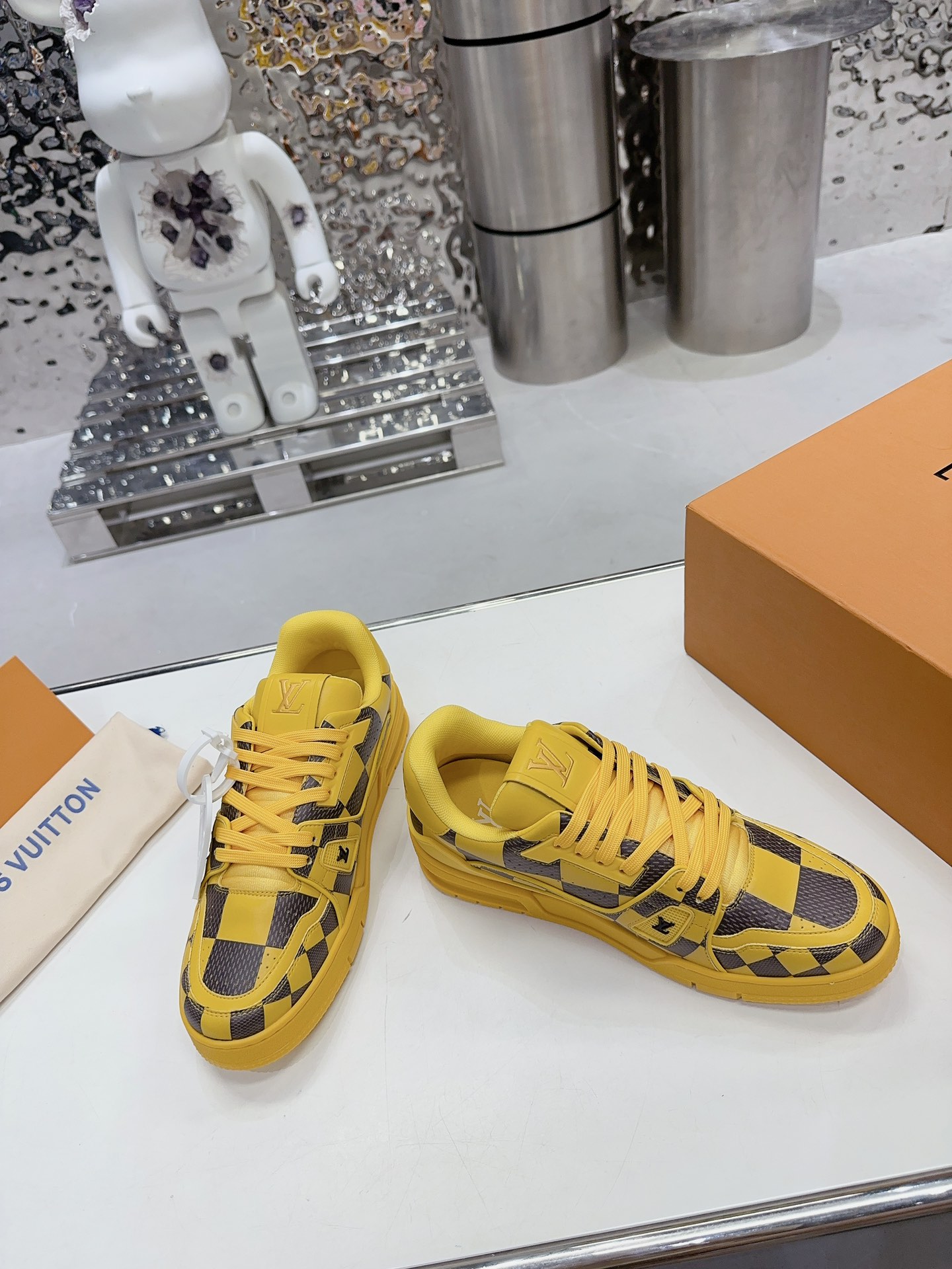 LV shoe