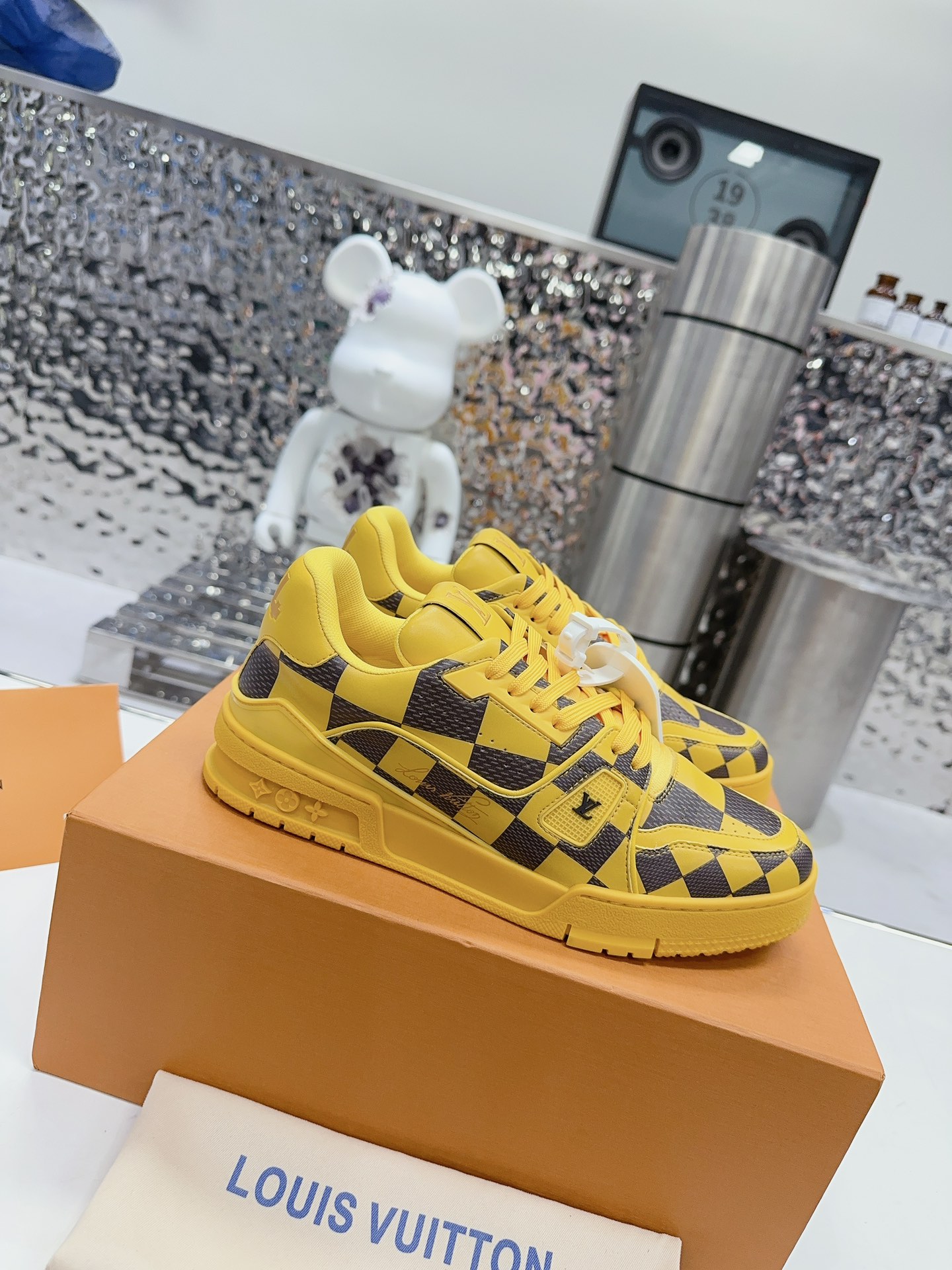 LV shoe
