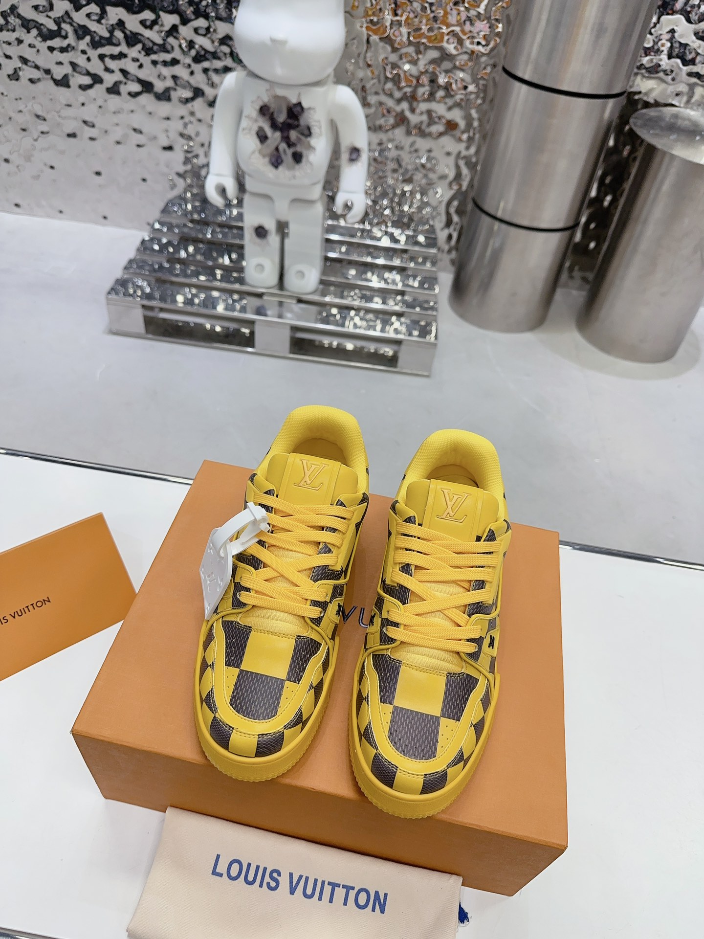 LV shoe