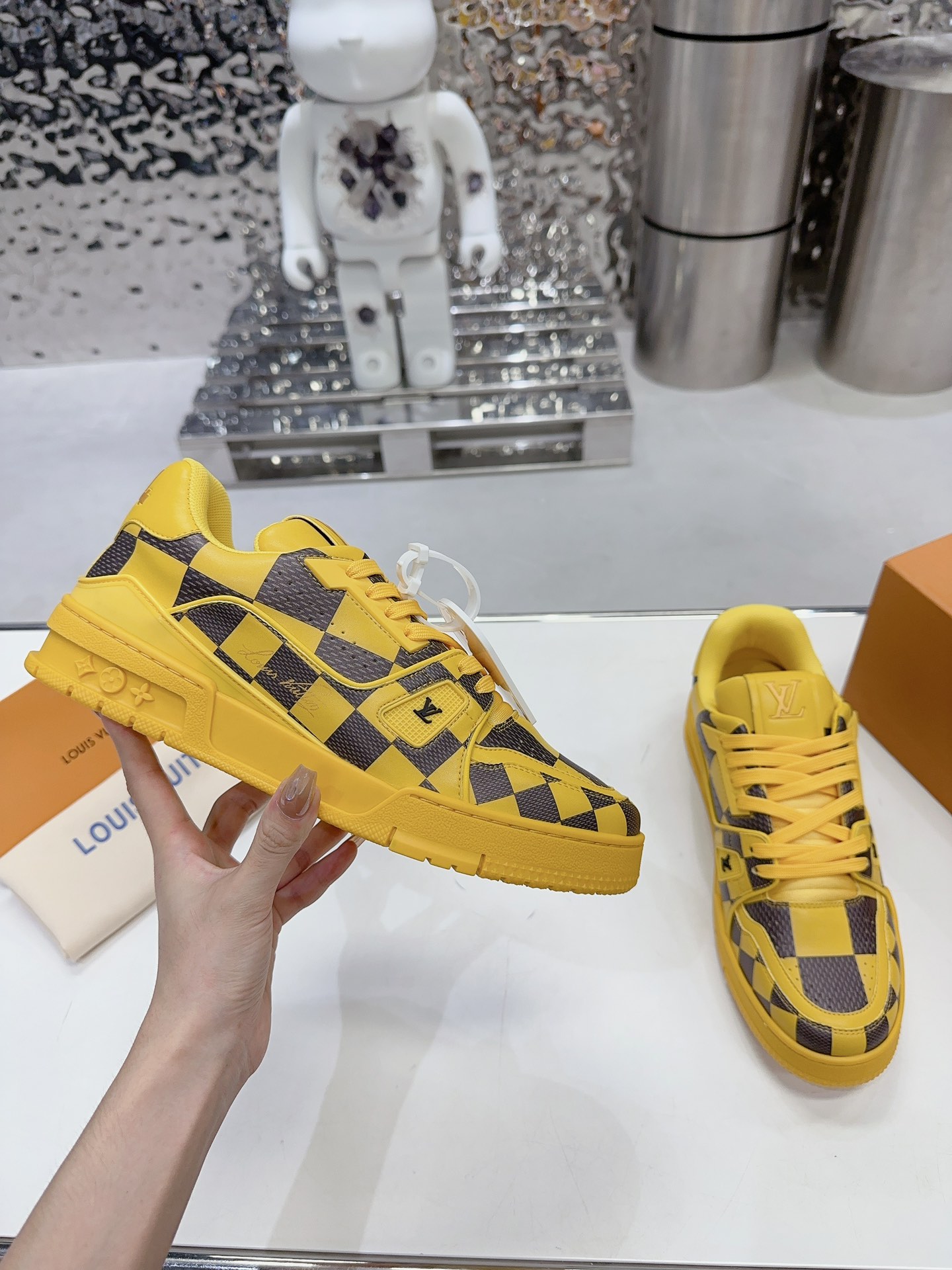LV shoe