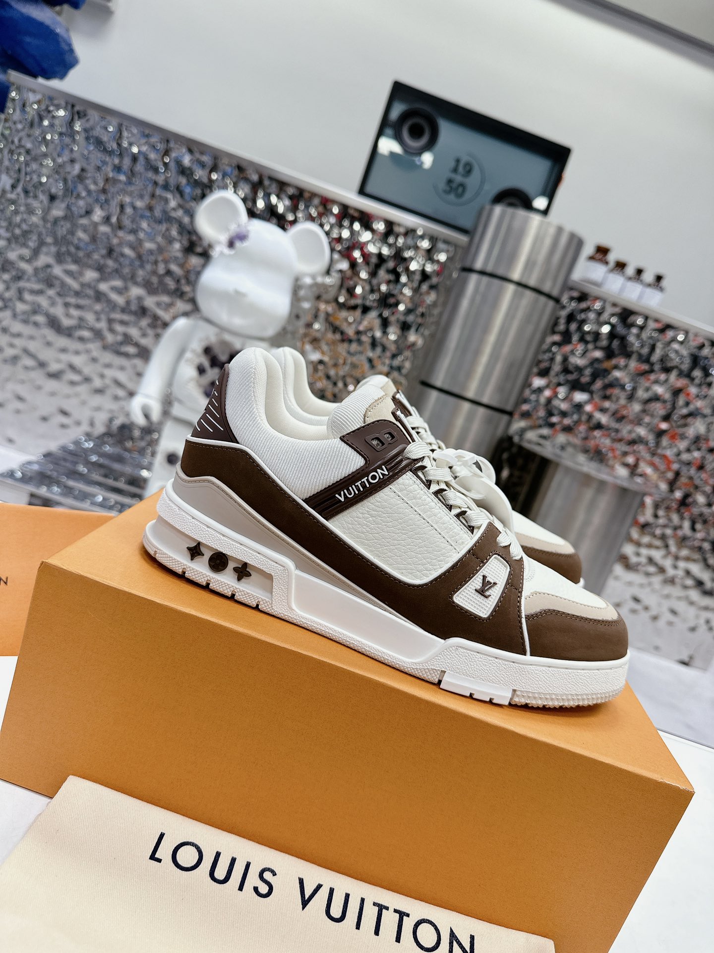 LV shoe