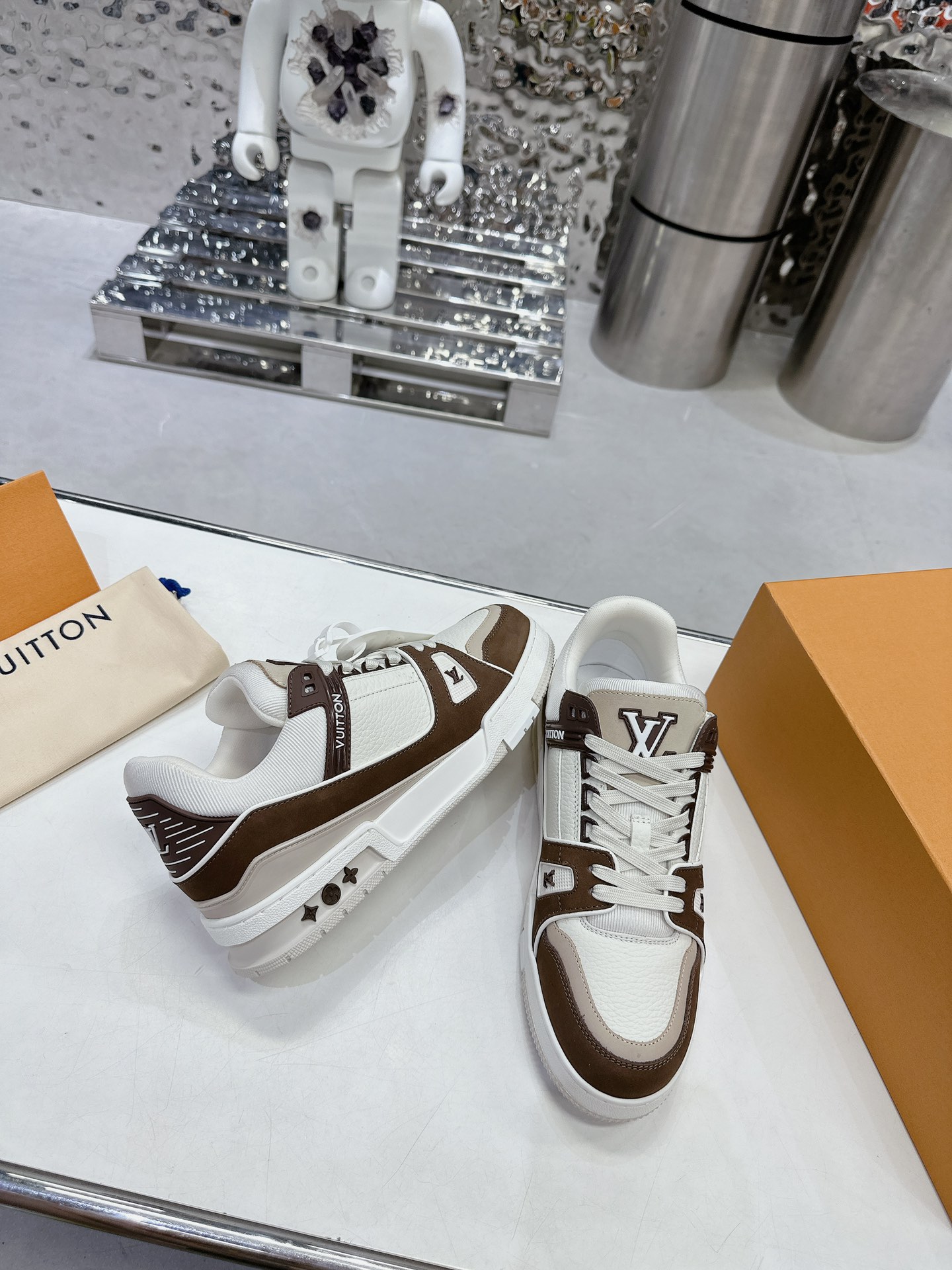 LV shoe