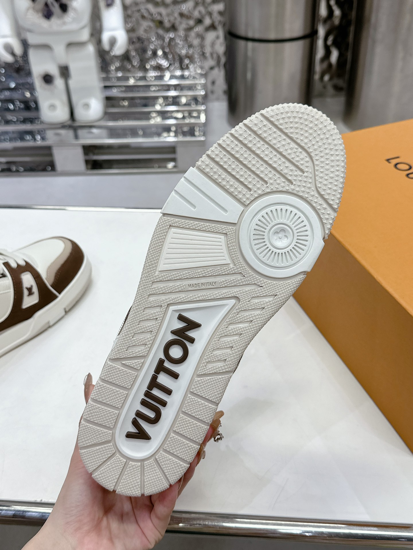 LV shoe