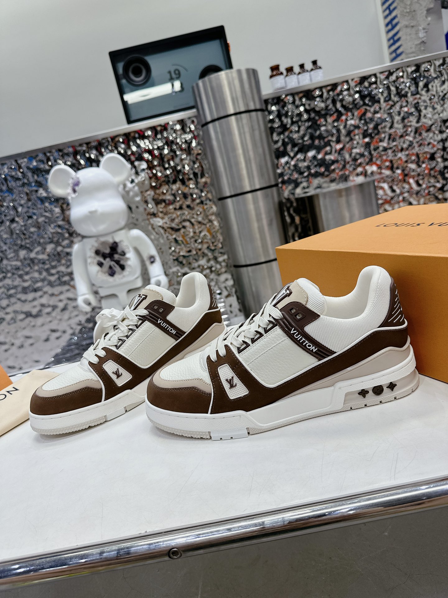 LV shoe