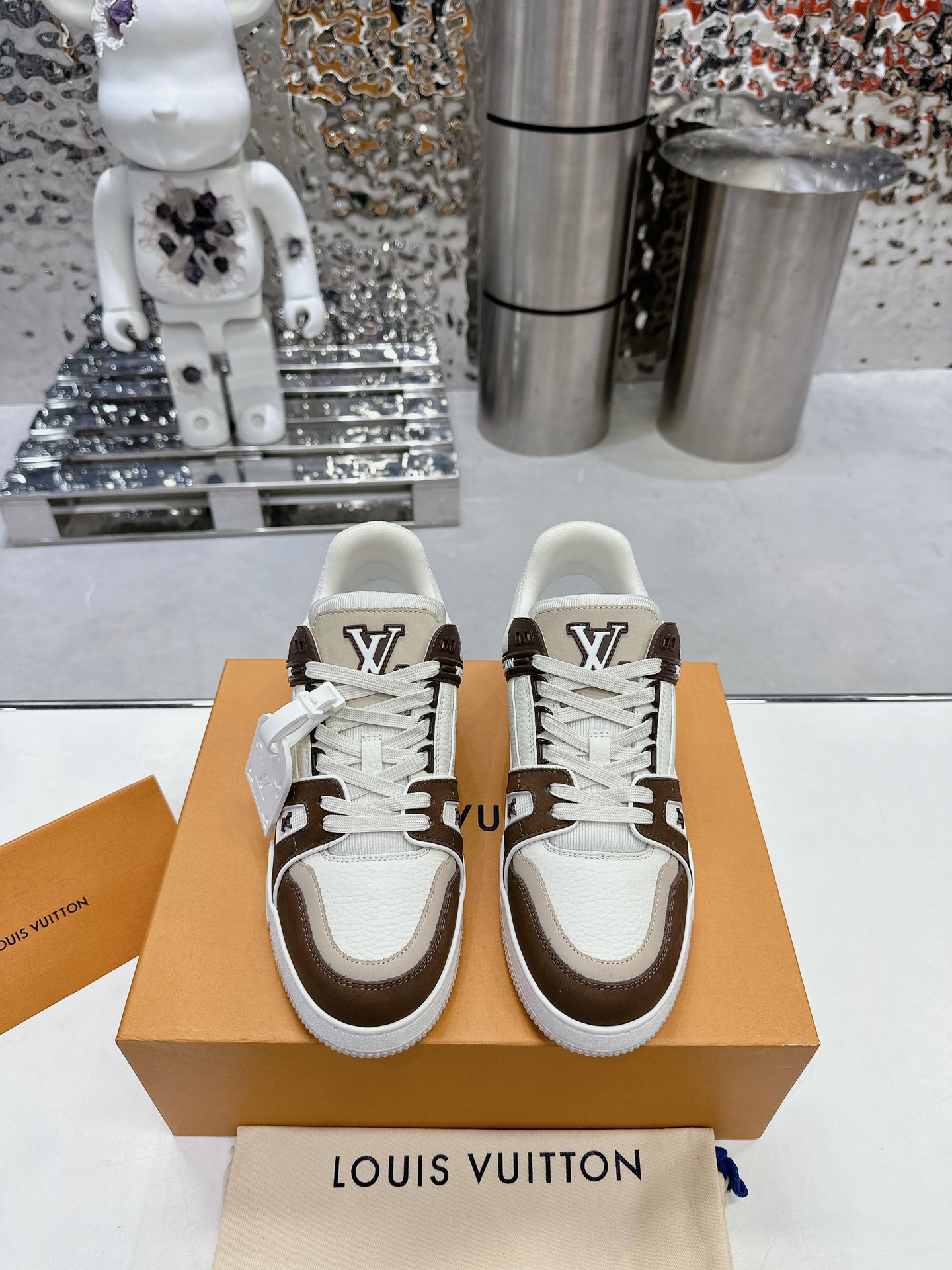 LV shoe