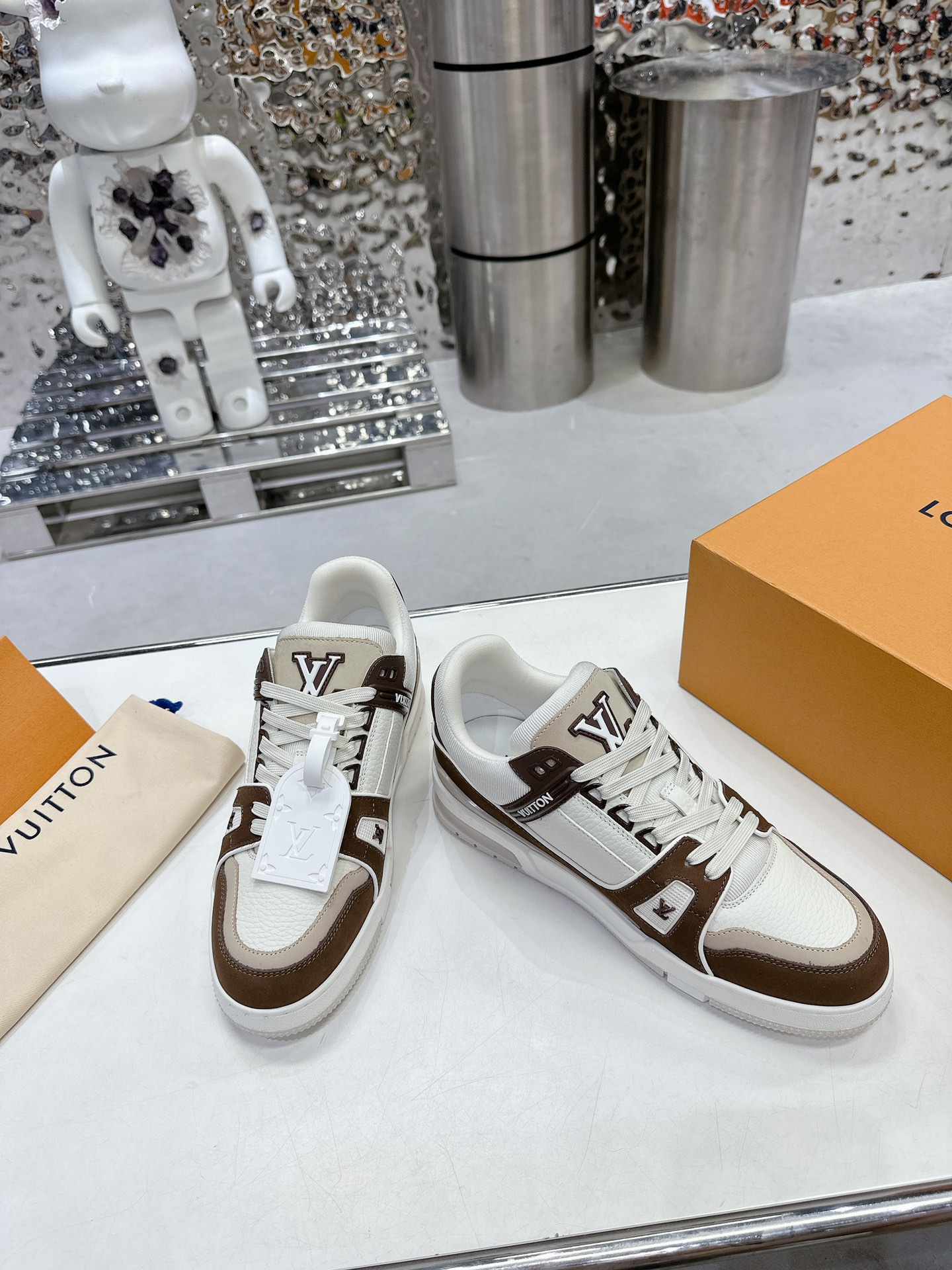 LV shoe