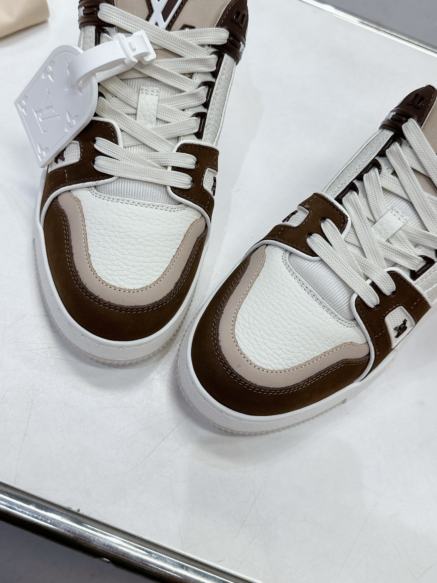 LV shoe